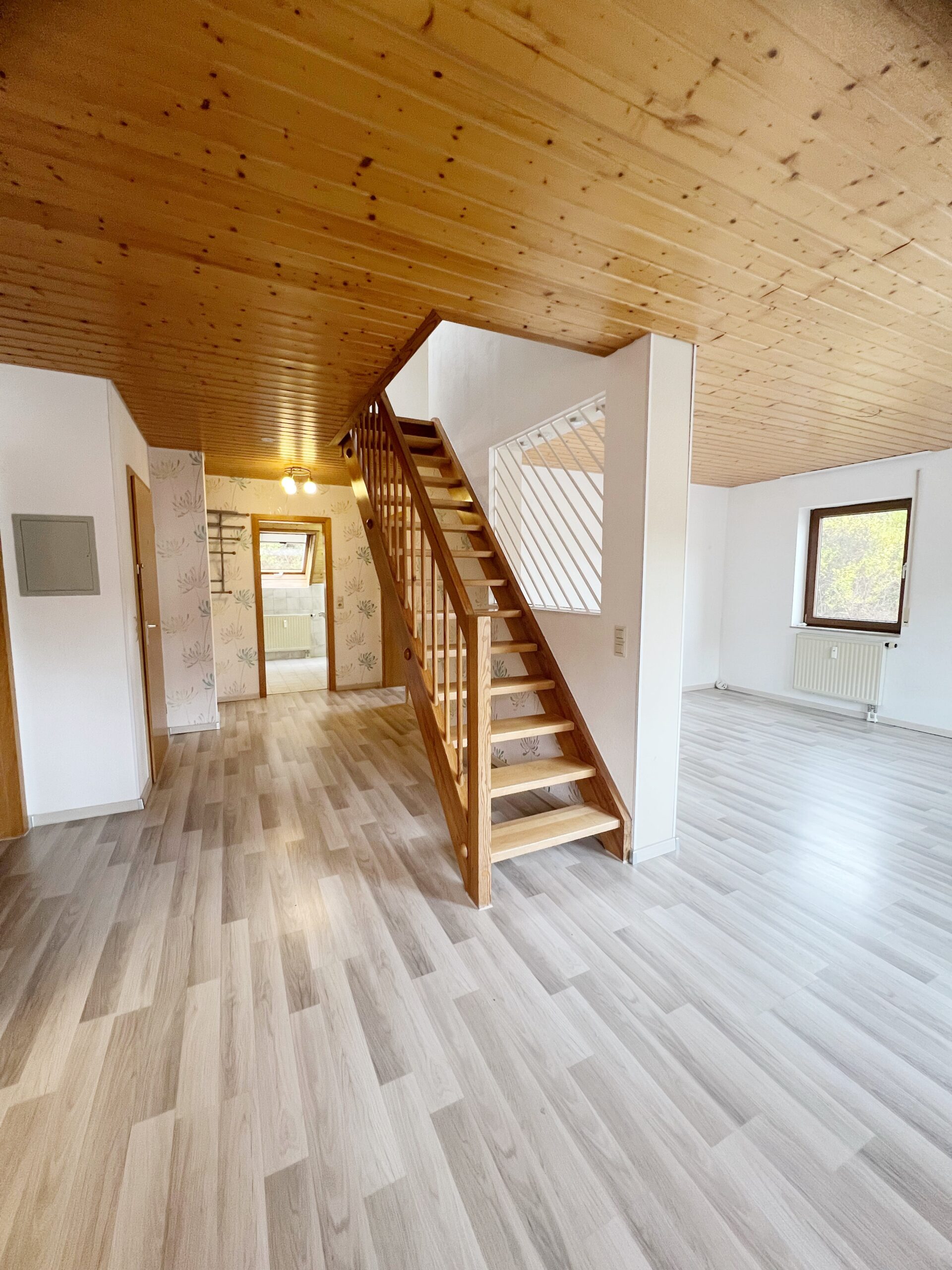 4,5-Zimmer-Dachgeschoss-Maisonettewohnung – Gießsteinstr. 24/2, Lichtenstein-Unterhausen