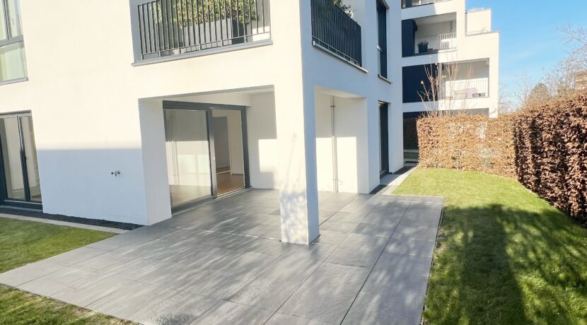 Terrases mit Gartenanteil