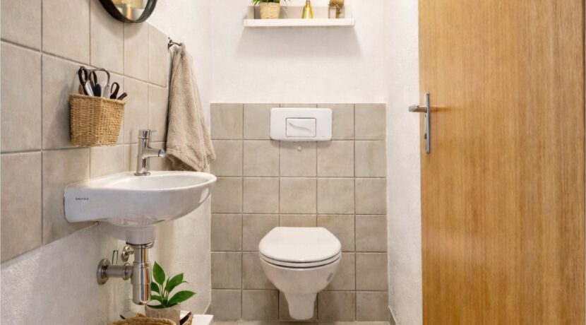 Gäste Klo möbliert beschriftet