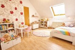 KInderzimmer möbliert beschriftet