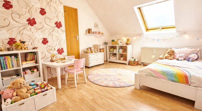 KInderzimmer möbliert beschriftet