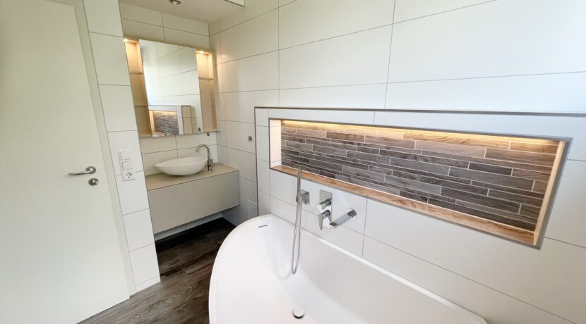 75-0038-Badezimmer 1 (1)