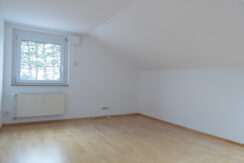Y5-0033-Wohn-und Schlafzimmer (1)