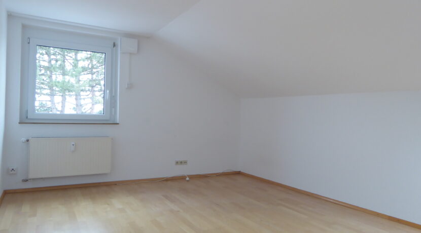 Y5-0033-Wohn-und Schlafzimmer (1)