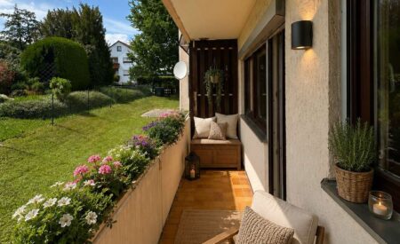 Detailansicht Balkon bspl.  KI-Möblierung der Immobilie Freie 1-Zimmer-Wohnung in ruhiger Lage