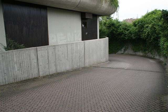 Detailansicht Einfahrt zur Tiefgarage der Immobilie Tiefgaragenstellplatz