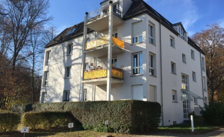 Detailansicht Hausansicht der Immobilie Stellplatz im Freien