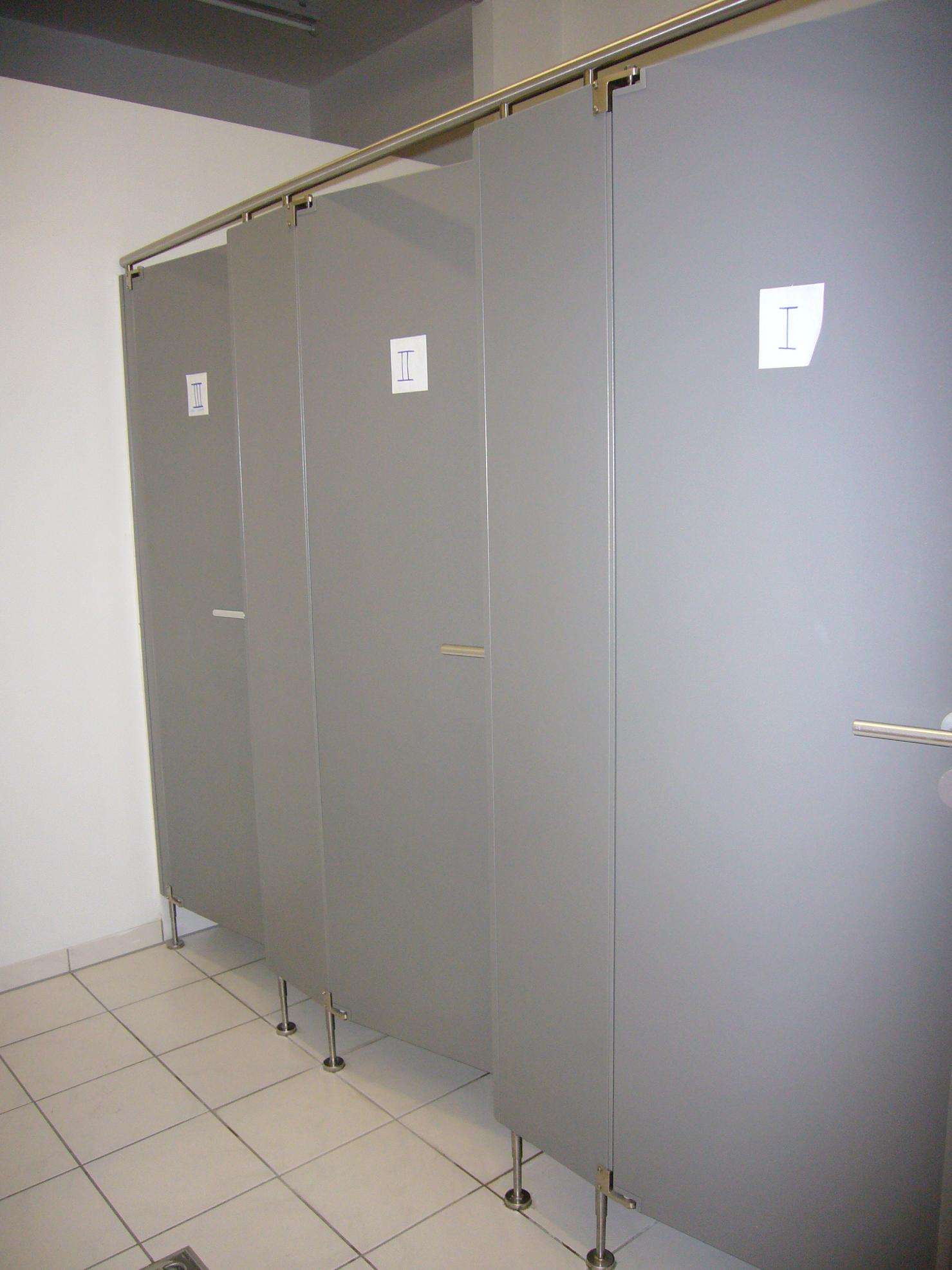 Detailansicht Gemeinschaftsduschen der Immobilie Zentrumsnahes Studentenzimmer in einem Studentenwohnheim in Reutlingen