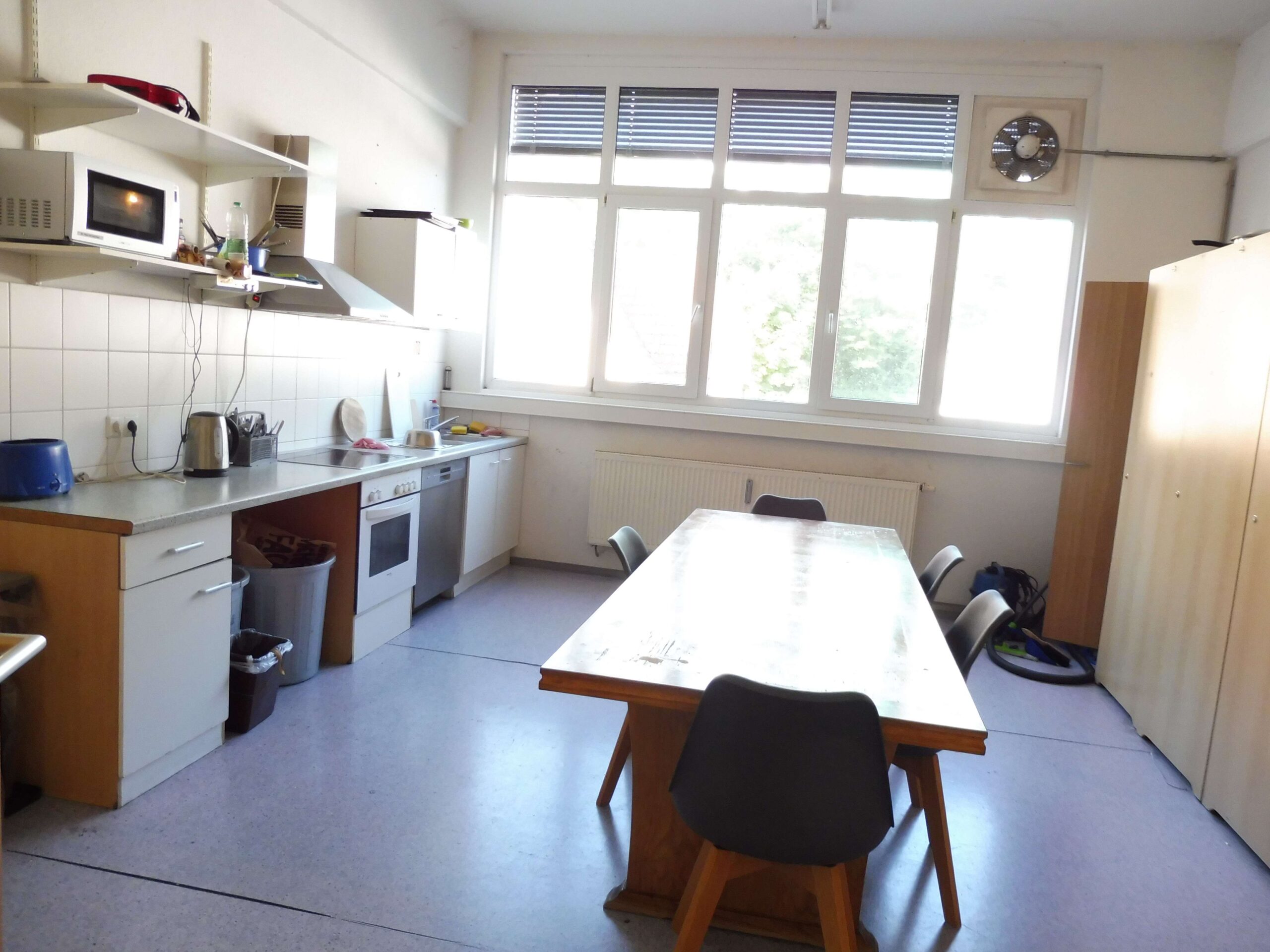 Detailansicht Gemeinschaftsküche der Immobilie Zentrumsnahes Studentenzimmer in einem Studentenwohnheim in Reutlingen