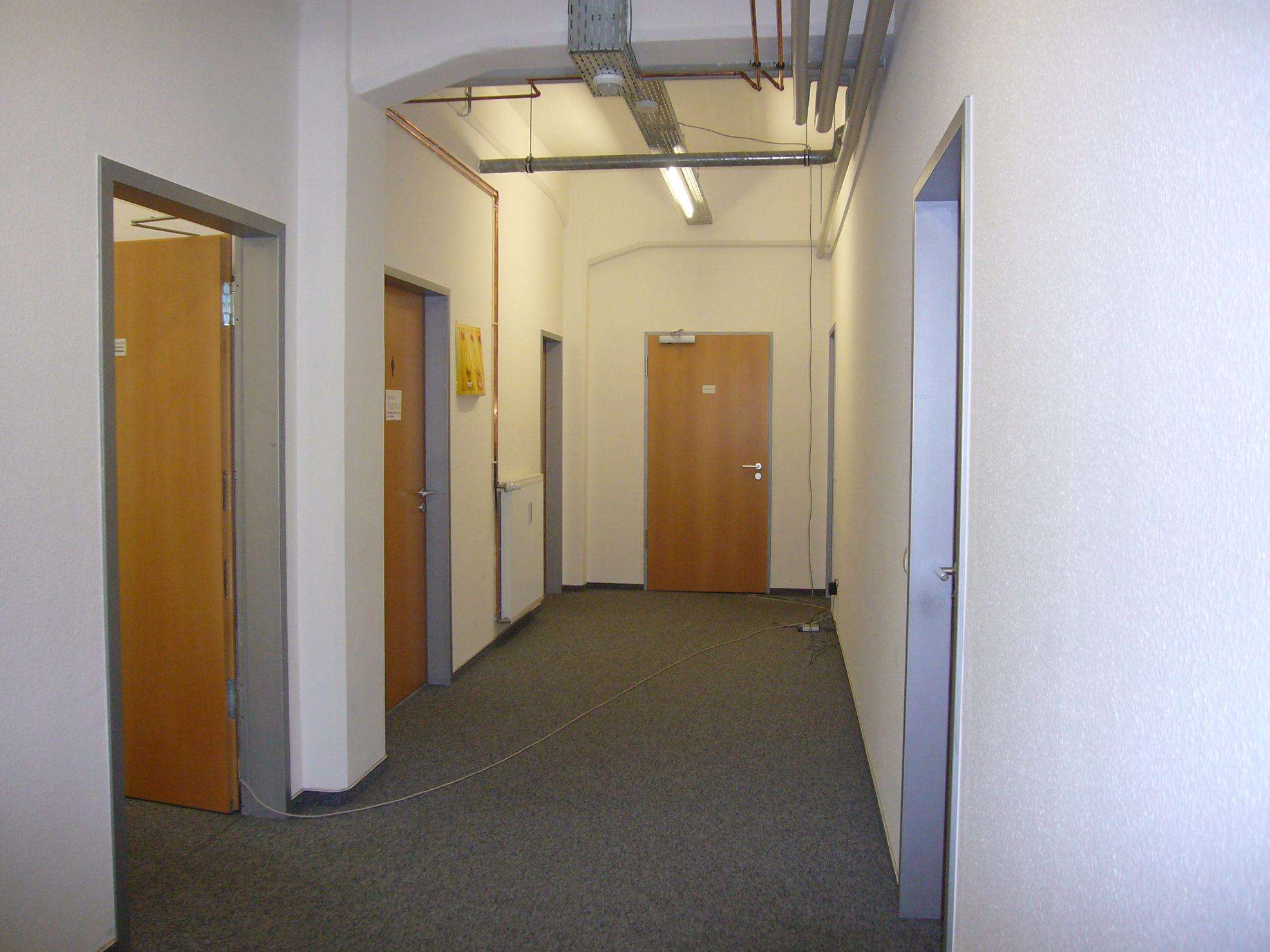 Detailansicht Flur zu Zimmern der Immobilie Zentrumsnahes Studentenzimmer in einem Studentenwohnheim in Reutlingen