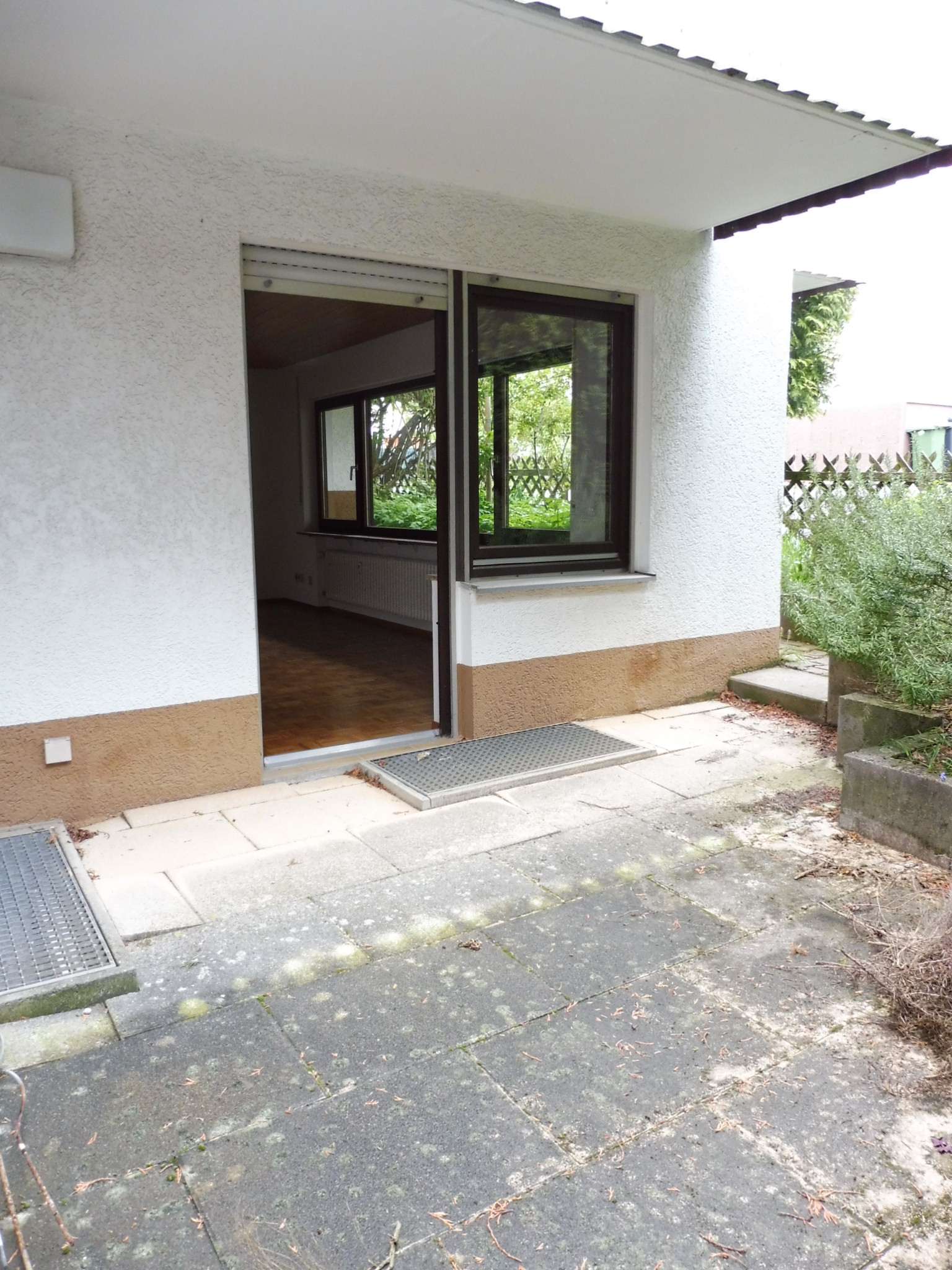 Detailansicht Terrasse (02) der Immobilie Gepflegte 2-Zimmer-Wohnung in Weil im Schönbuch