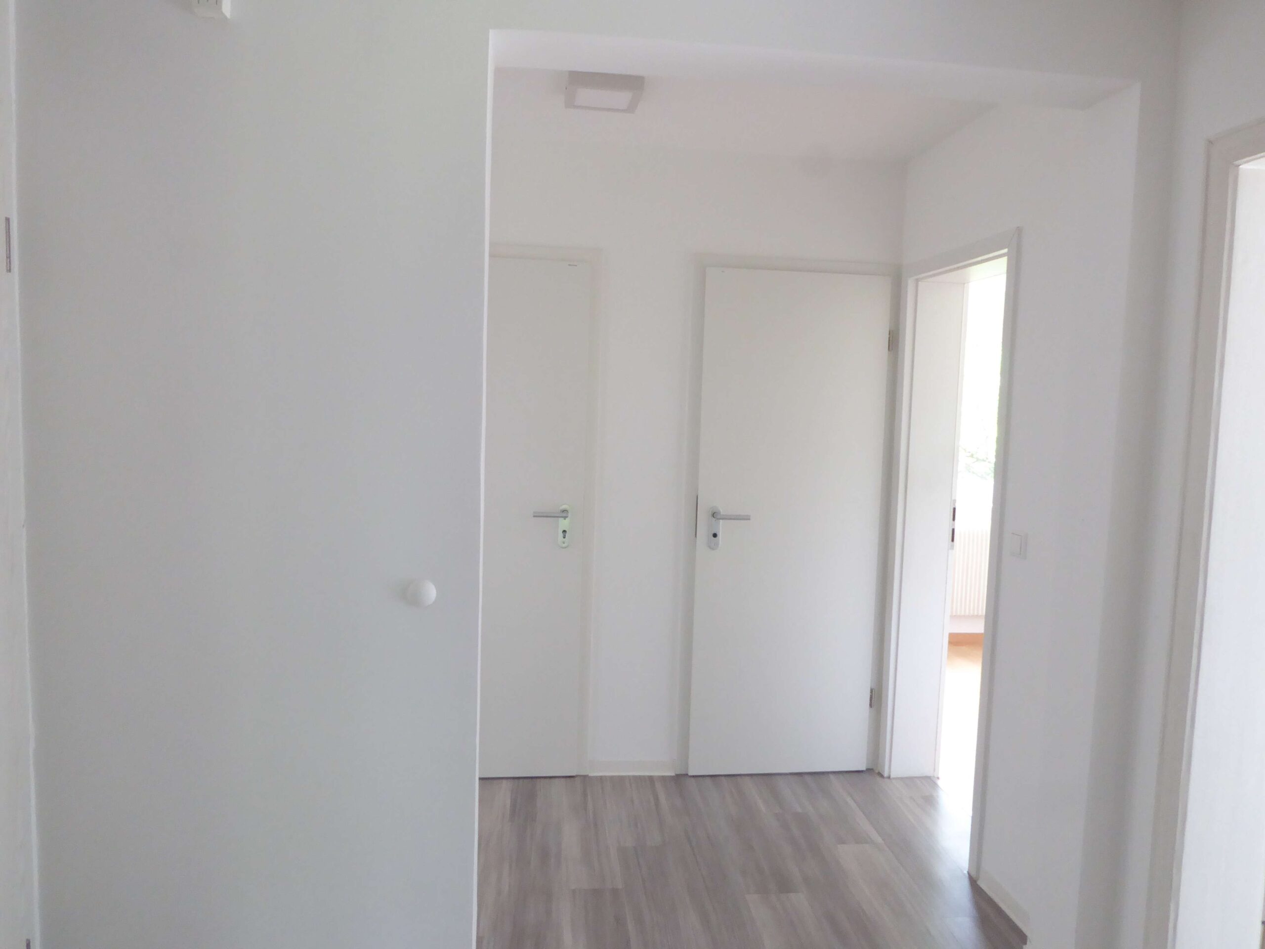 Detailansicht Flur der Immobilie NUR FÜR STUDENTEN-/INNEN - Zimmer in 3er-WG in einem Studentenwohnheim in Reutlingen