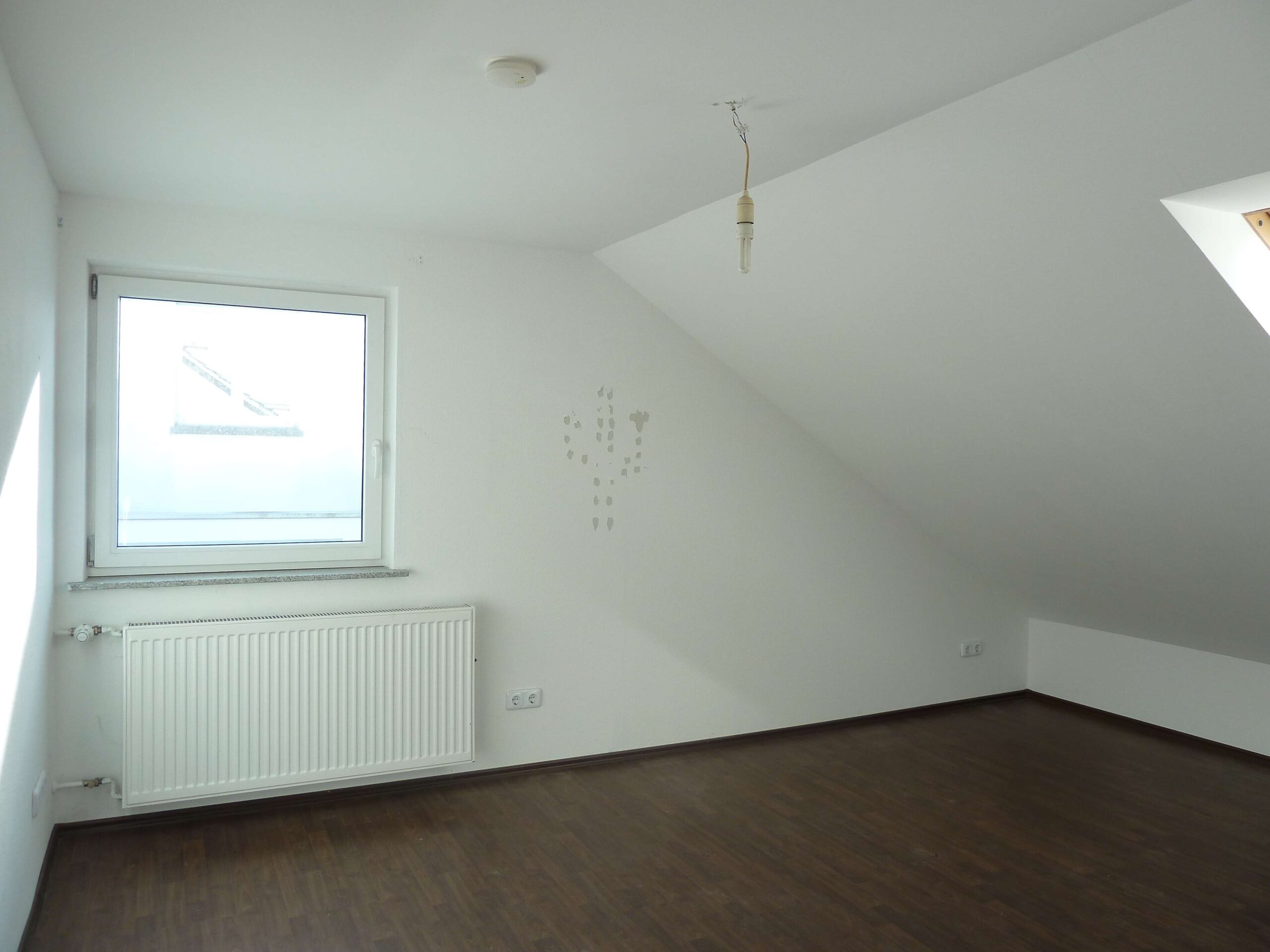 Detailansicht Zimmer der Immobilie NUR FÜR STUDENTEN-/INNEN - Zimmer in 3er-WG in einem Studentenwohnheim in Reutlingen