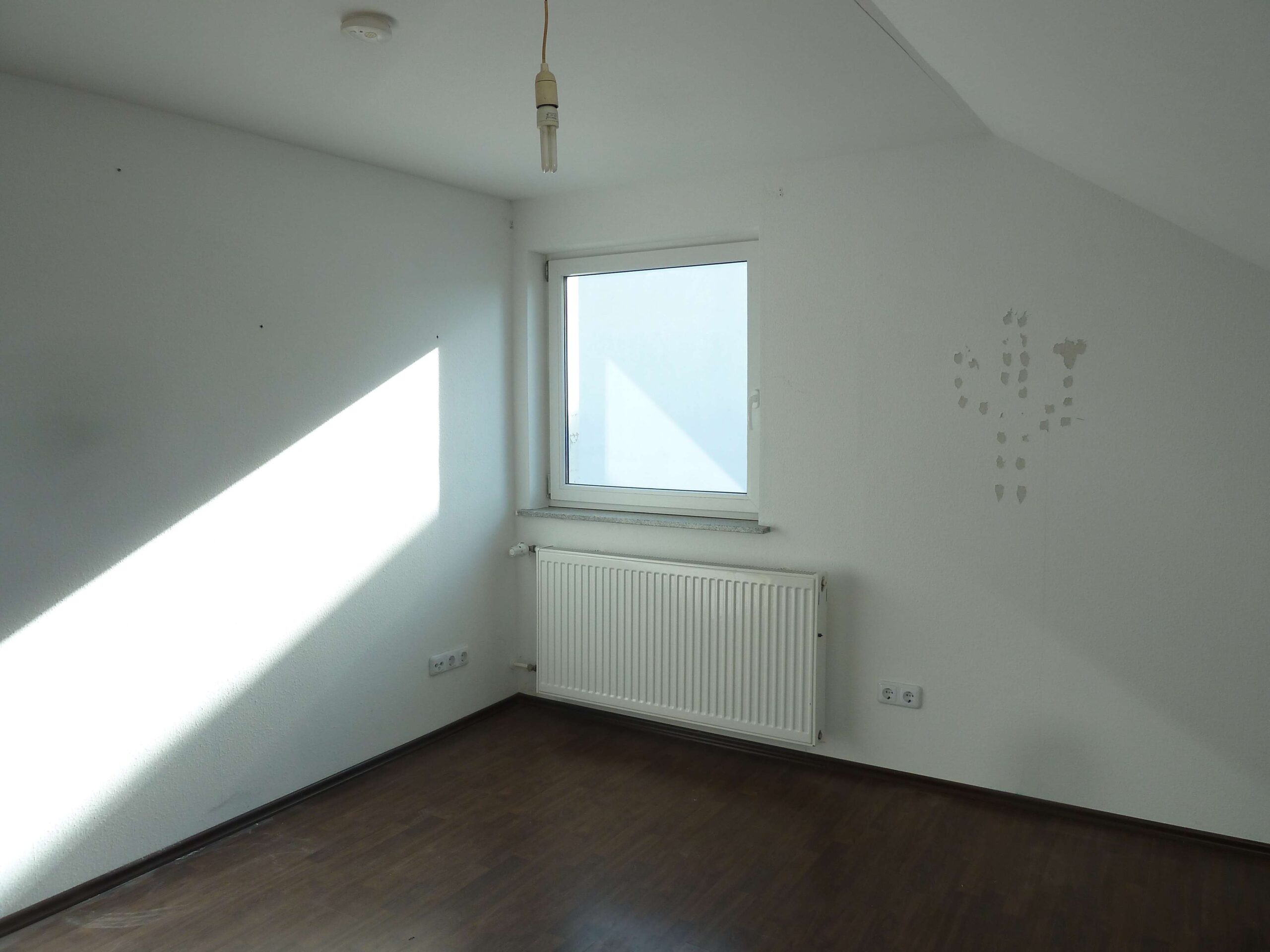 Detailansicht Zimmer der Immobilie NUR FÜR STUDENTEN-/INNEN - Zimmer in 3er-WG in einem Studentenwohnheim in Reutlingen