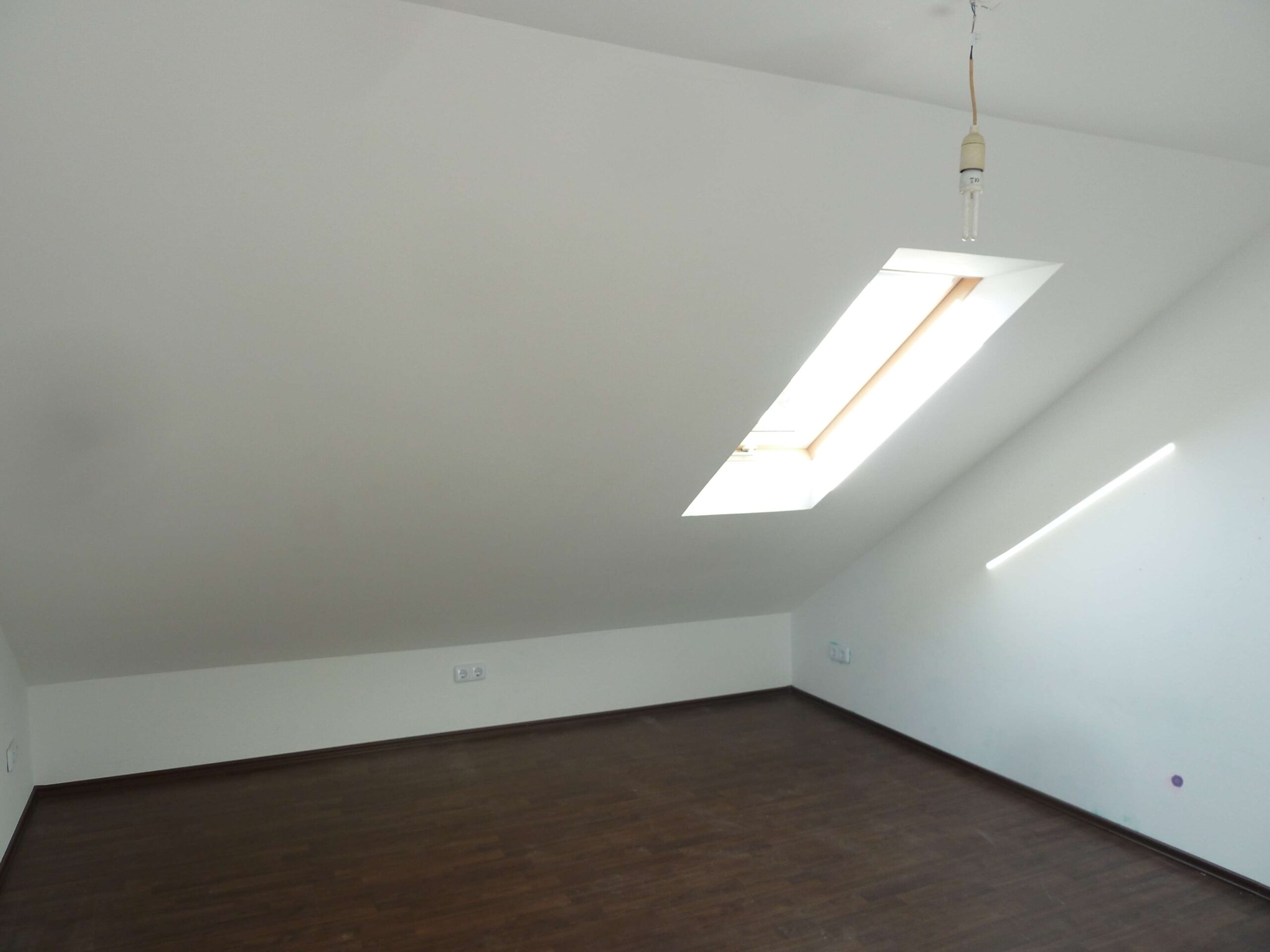 Detailansicht Zimmer der Immobilie NUR FÜR STUDENTEN-/INNEN - Zimmer in 3er-WG in einem Studentenwohnheim in Reutlingen