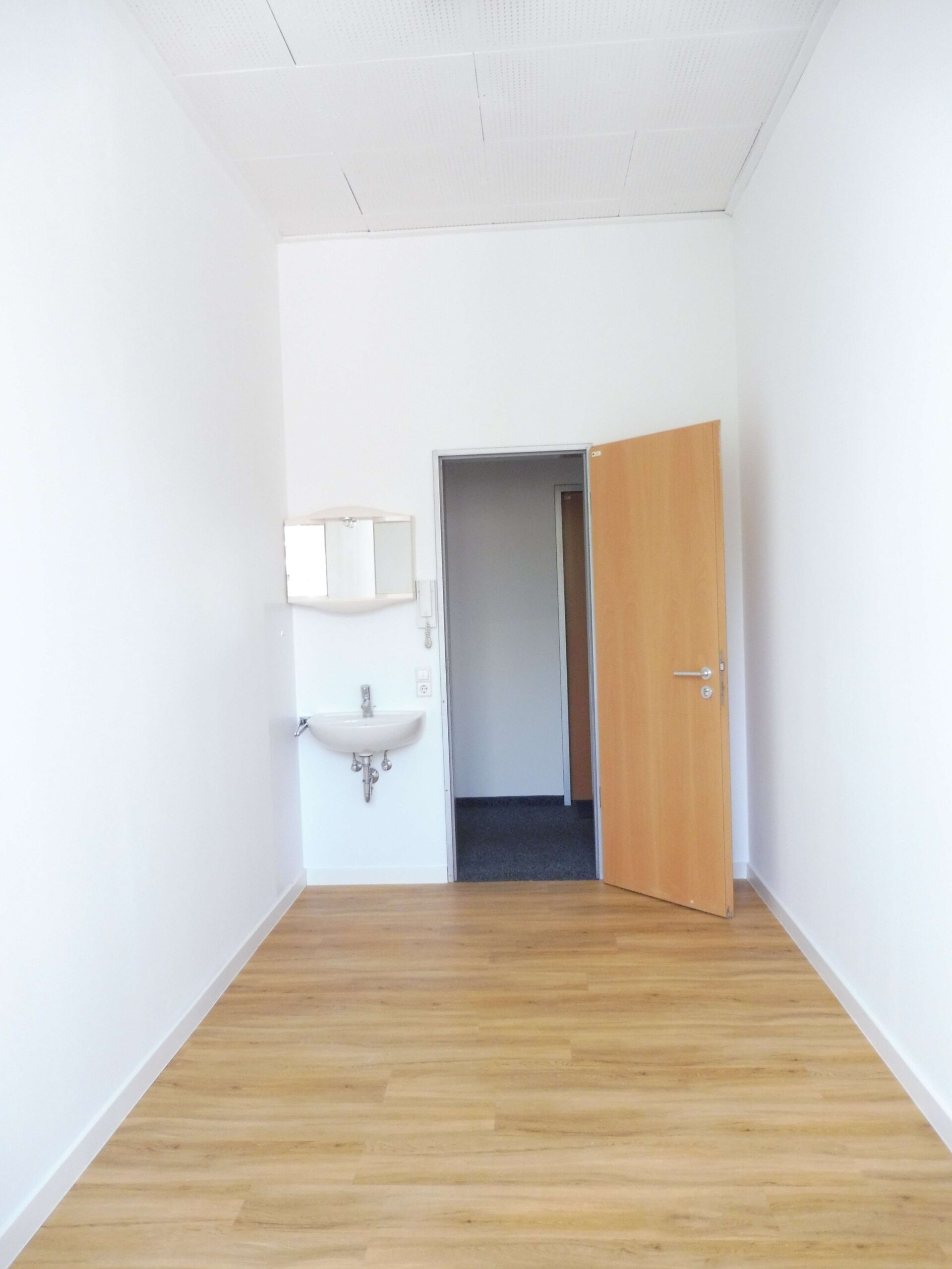 Detailansicht Zimmer der Immobilie Zentrumsnahes Studentenzimmer in einem Studentenwohnheim in Reutlingen