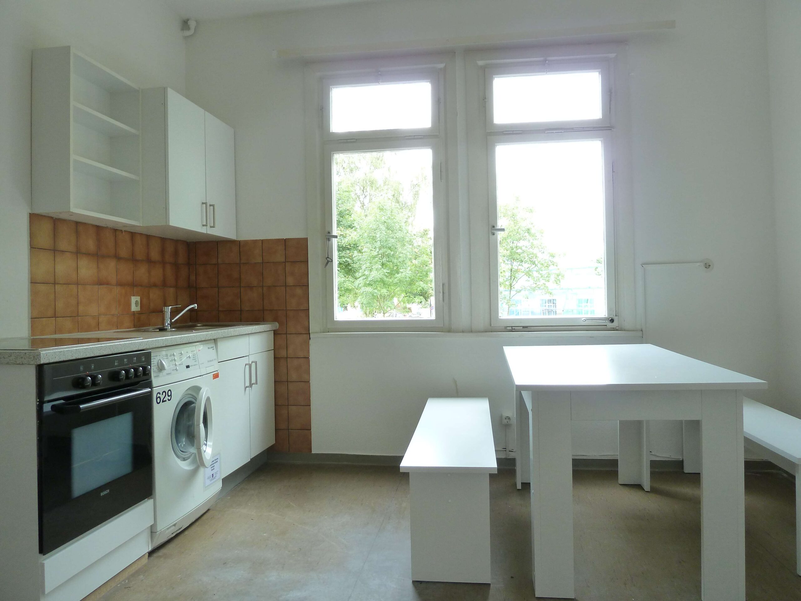 Detailansicht Gemeinschaftsküche der Immobilie NUR FÜR STUDENTEN-/INNEN - Zimmer in einer 4er-WG in einem Studentenwohnheim in Reutlingen