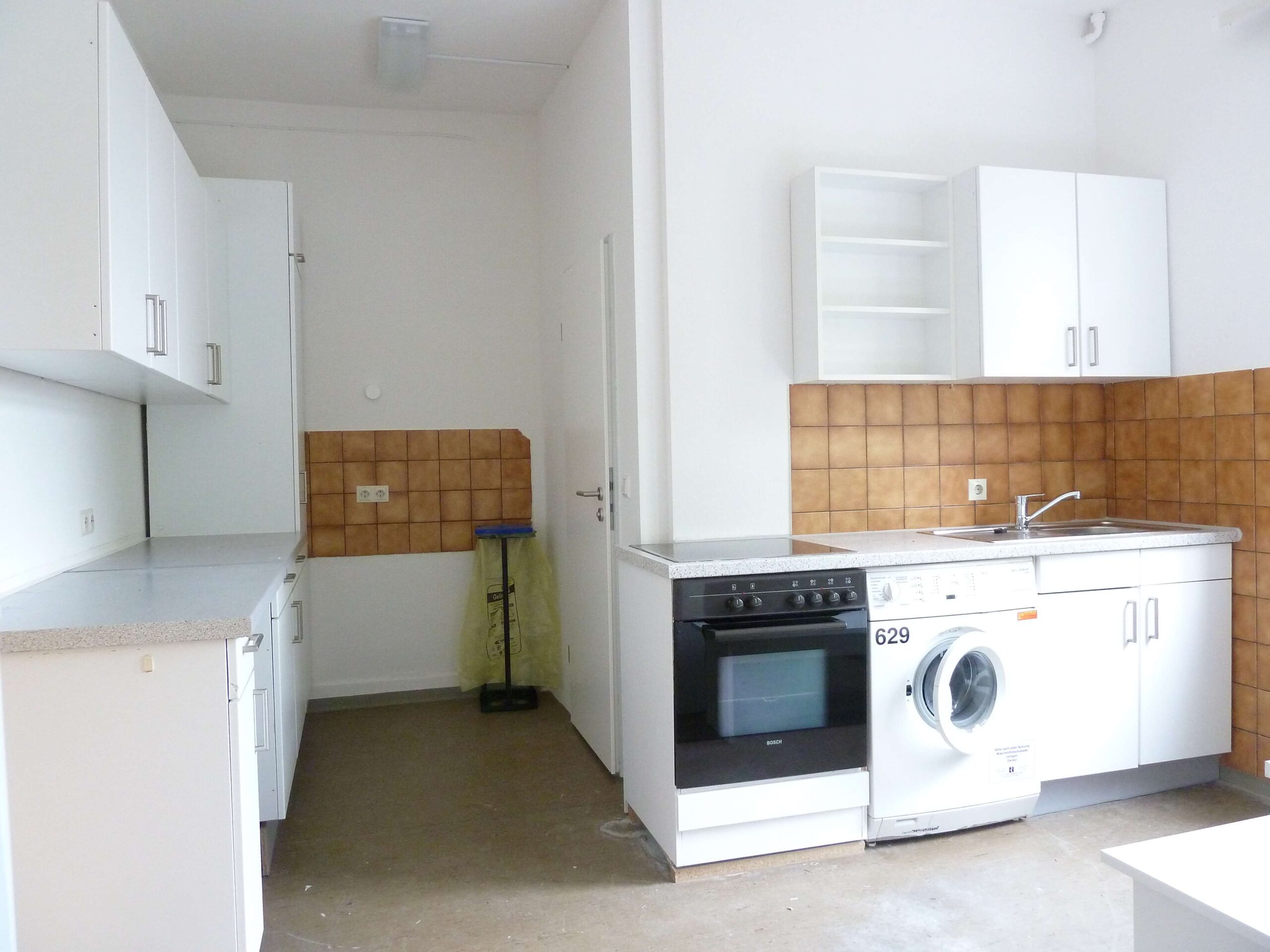 Detailansicht Gemeinschaftsküche der Immobilie NUR FÜR STUDENTEN-/INNEN - Zimmer in einer 4er-WG in einem Studentenwohnheim in Reutlingen