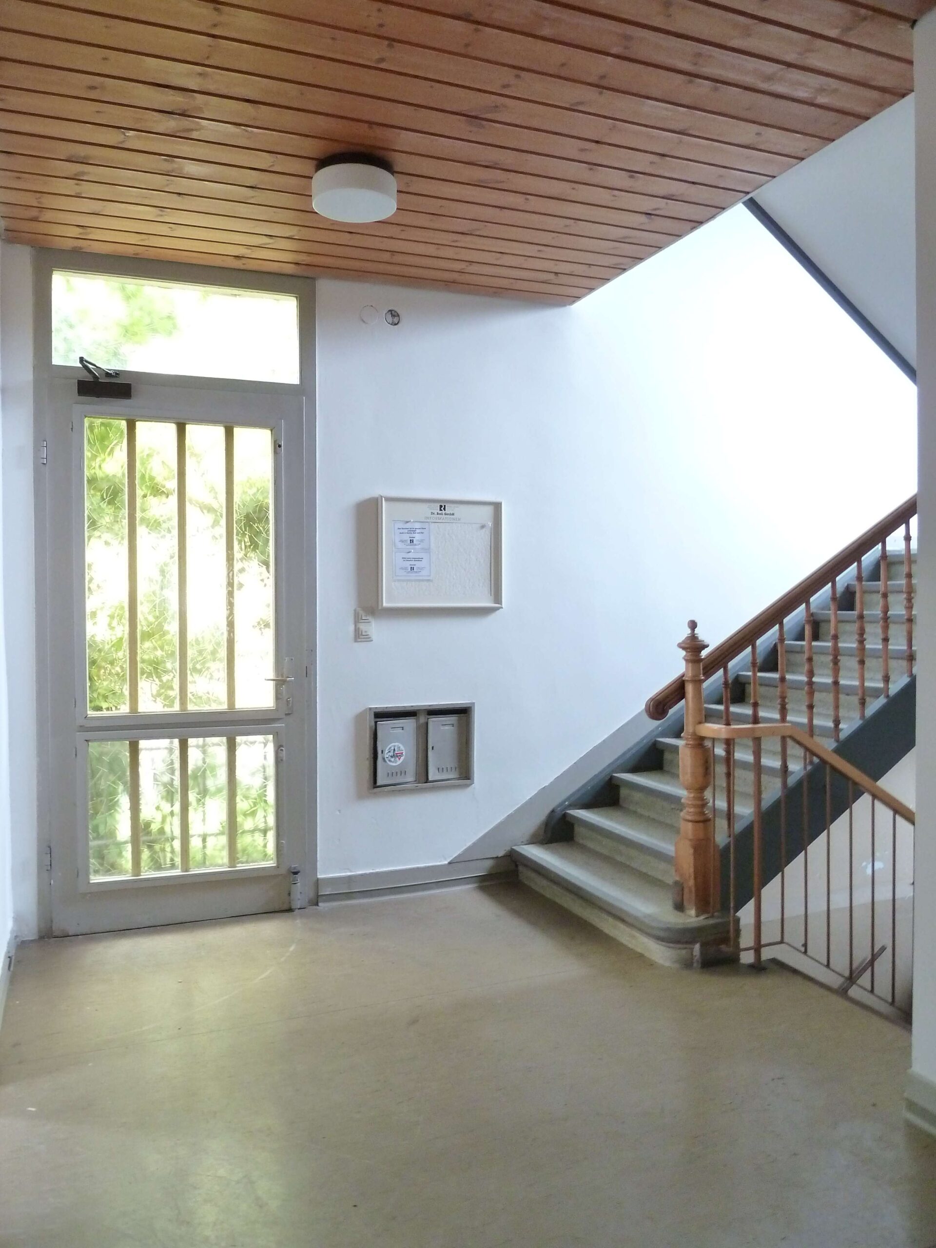 Detailansicht Eingangsbereich der Immobilie NUR FÜR STUDENTEN-/INNEN - Zimmer in einer 4er-WG in einem Studentenwohnheim in Reutlingen