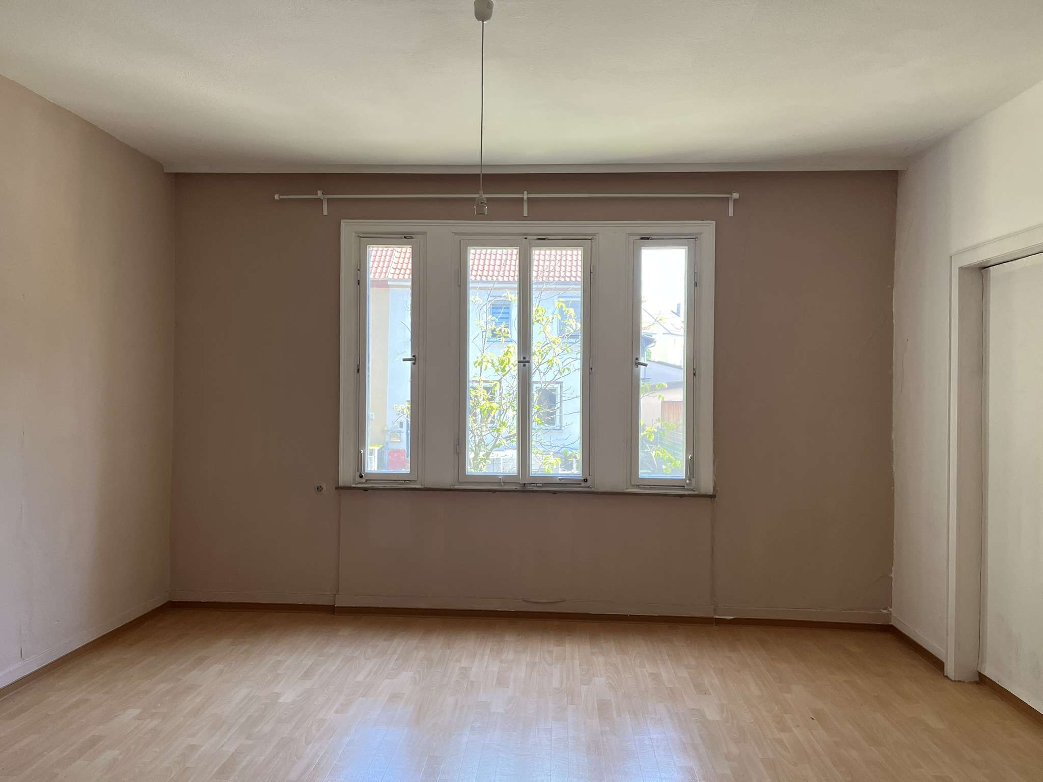 Detailansicht Zimmer  der Immobilie NUR FÜR STUDENTEN-/INNEN - Zimmer in einer 4er-WG in einem Studentenwohnheim in Reutlingen