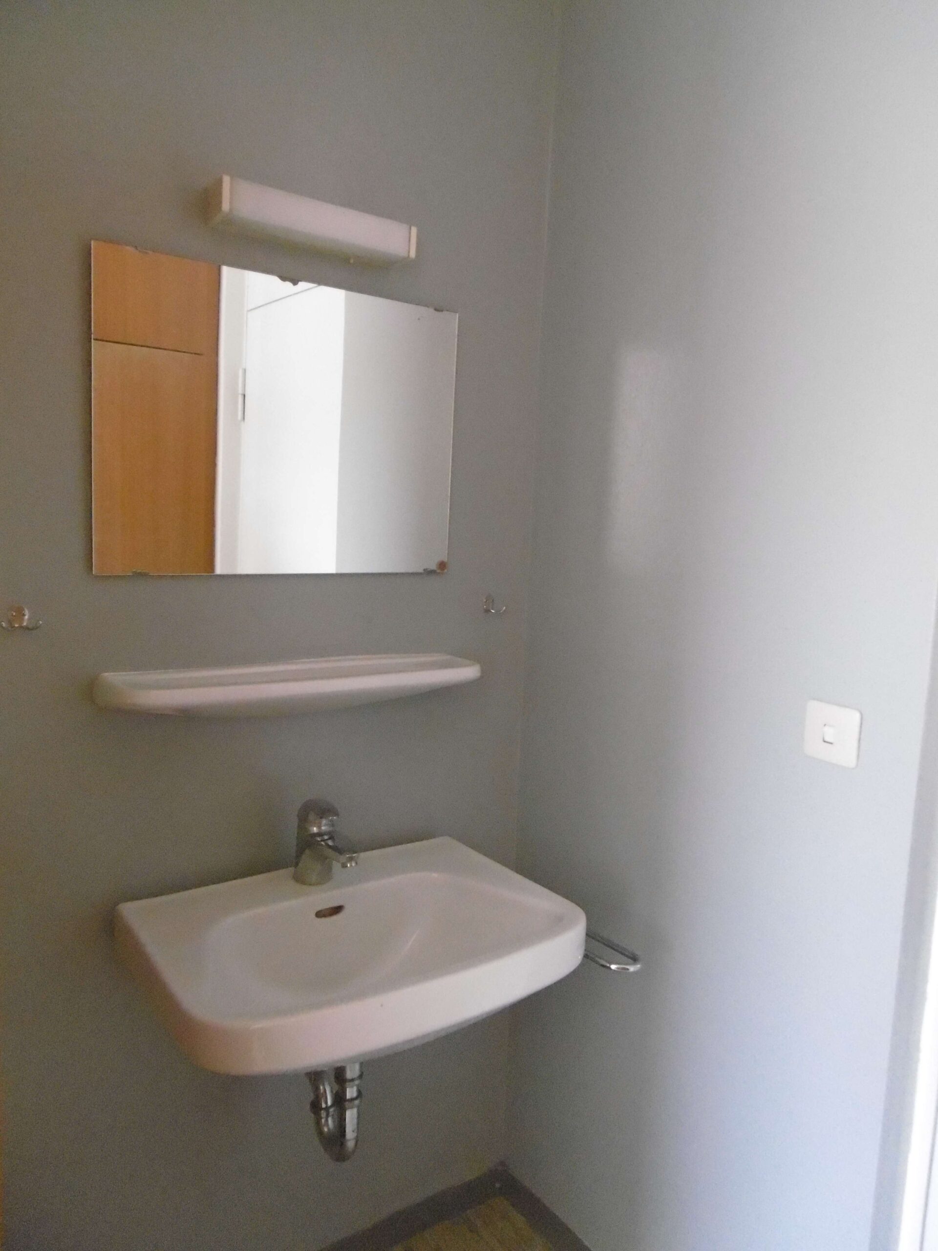 Detailansicht Waschbereich der Immobilie Studentenzimmer in einem Wohnheim in Tübingen