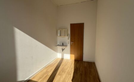 Detailansicht Zimmer der Immobilie NUR FÜR STUDENTEN: Zentrumsnahes Studentenzimmer in einem Studentenwohnheim in Reutlingen
