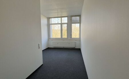 Detailansicht Zimmer der Immobilie NUR FÜR STUDENTEN-/INNEN - Zimmer in einer 2er-WG in einem Studentenwohnheim in Reutlingen