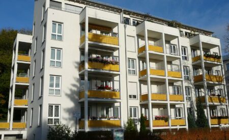Detailansicht Hausansicht der Immobilie Tiefgaragenstellplatz