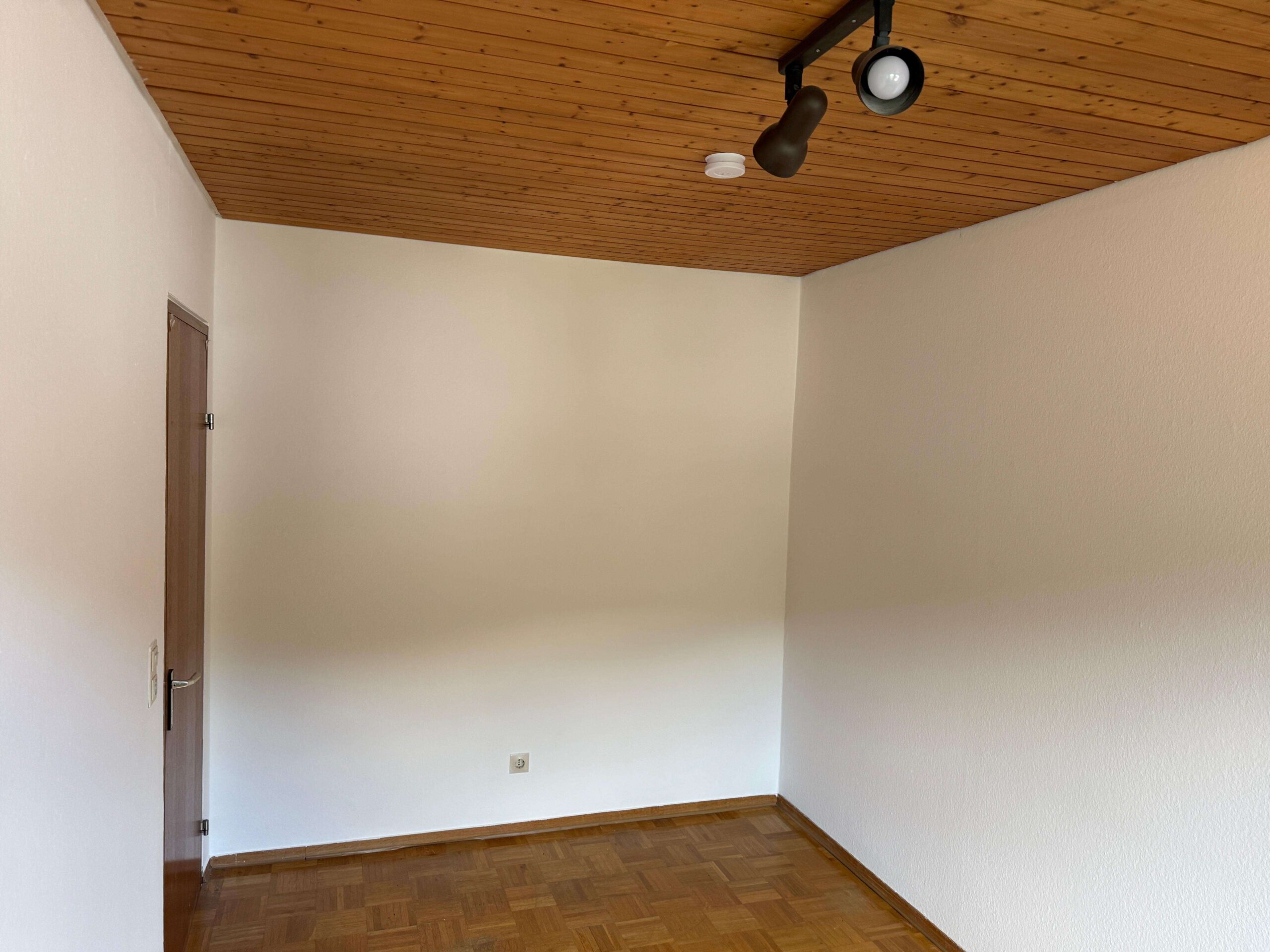 Detailansicht Zimmer der Immobilie Studentenzimmer in einem Wohnheim in Tübingen-Hirschau