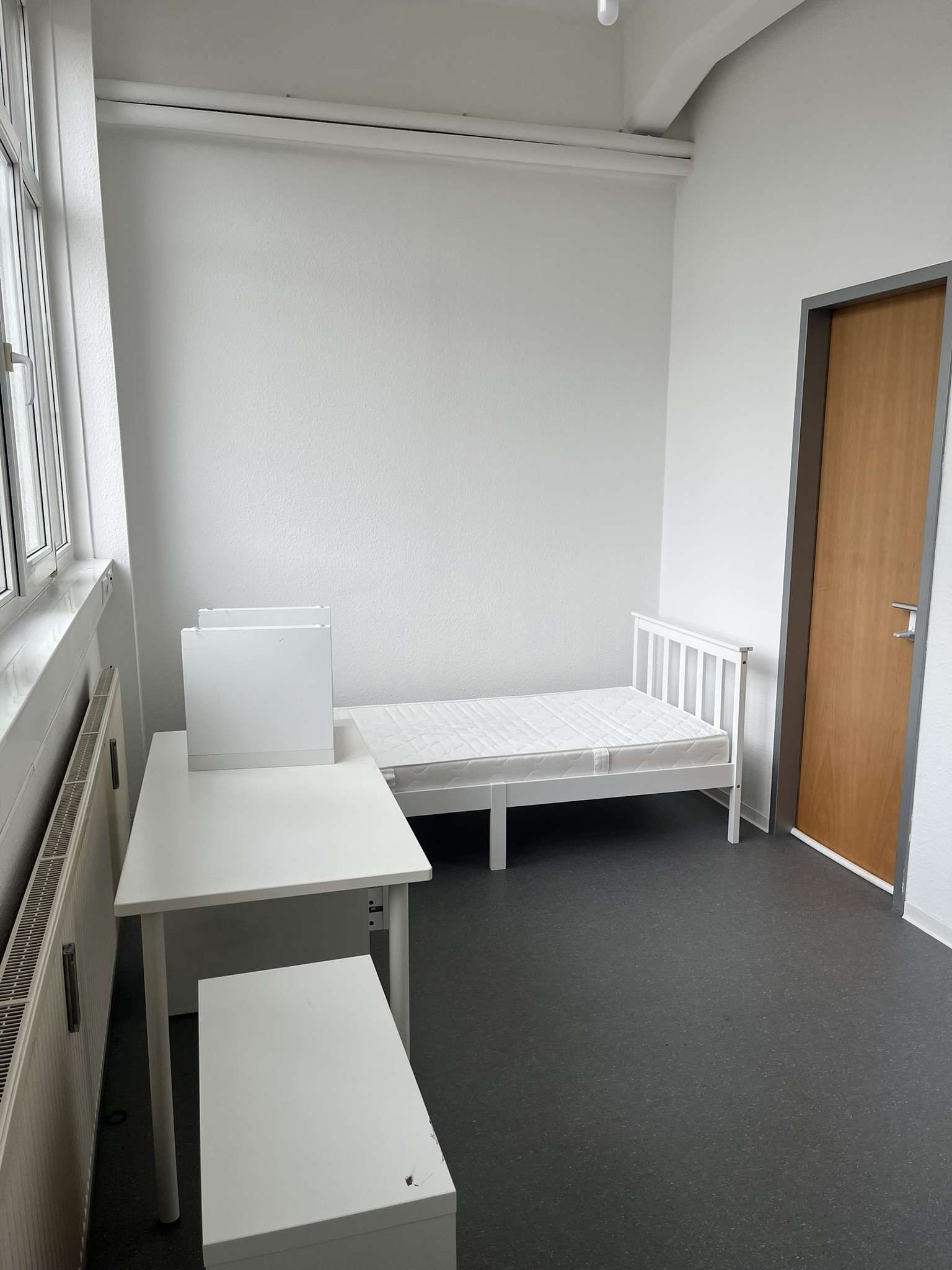 Detailansicht Wohn-Schlafzimmer  der Immobilie Zentrumsnahes Studentenzimmer in 2er-WG