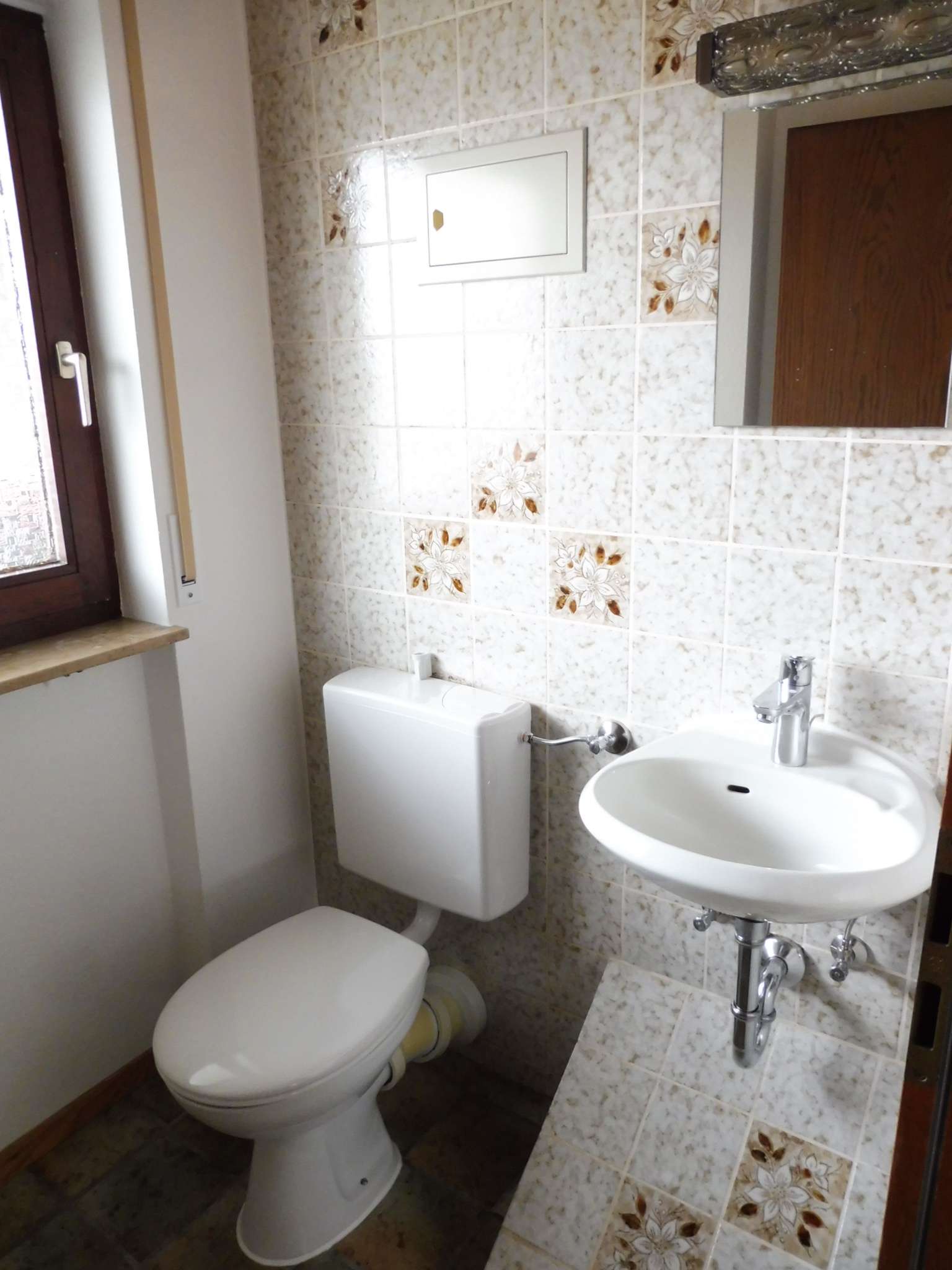 Detailansicht Gäste-WC der Immobilie Gepflegte 2-Zimmer-Wohnung in Weil im Schönbuch