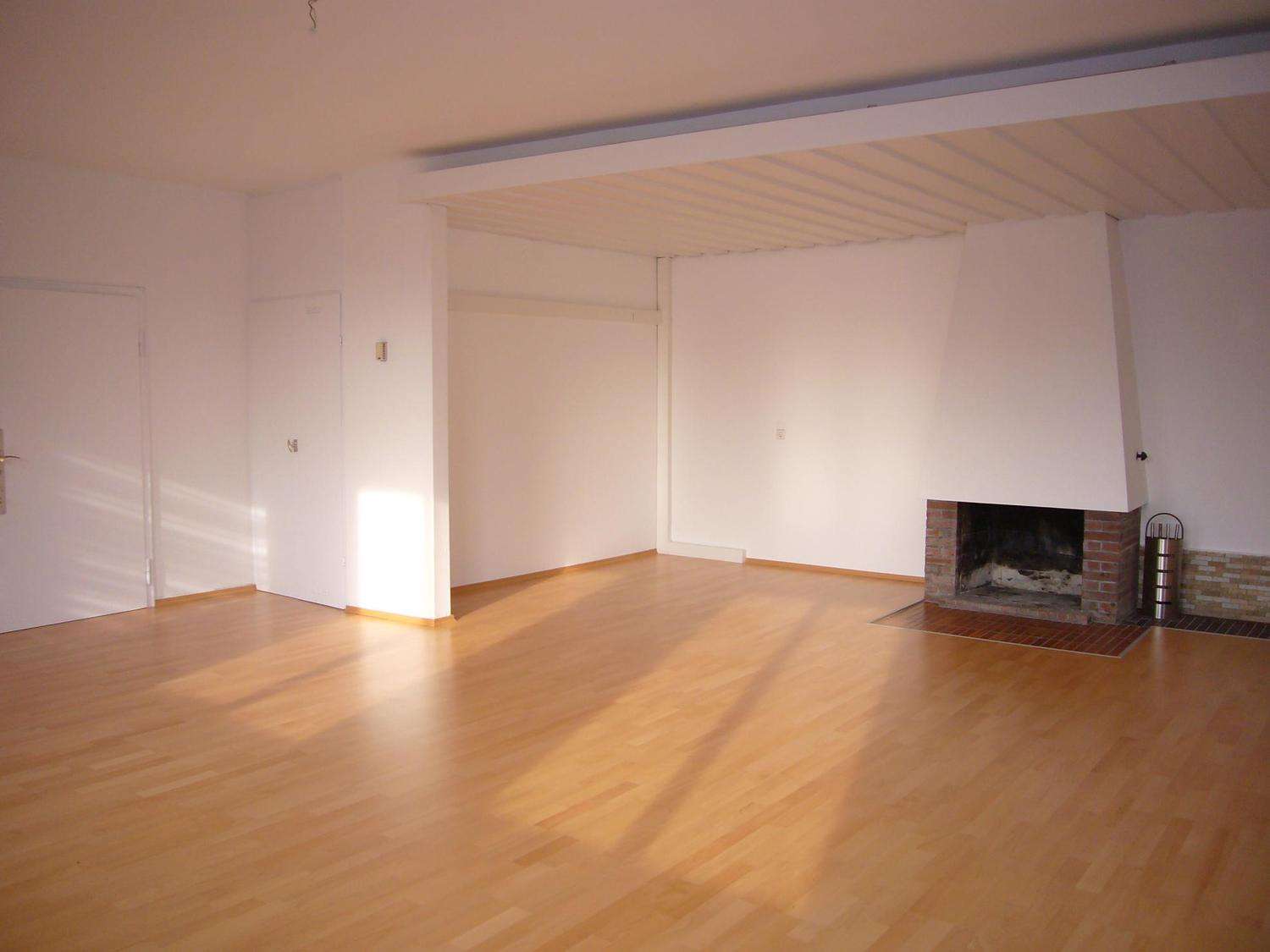 Detailansicht Wohnbereich der Immobilie Gemütliche 1,5-Zimmer-Wohnung mit schöner Aussicht in zentrumsnaher Lage in Reutlingen