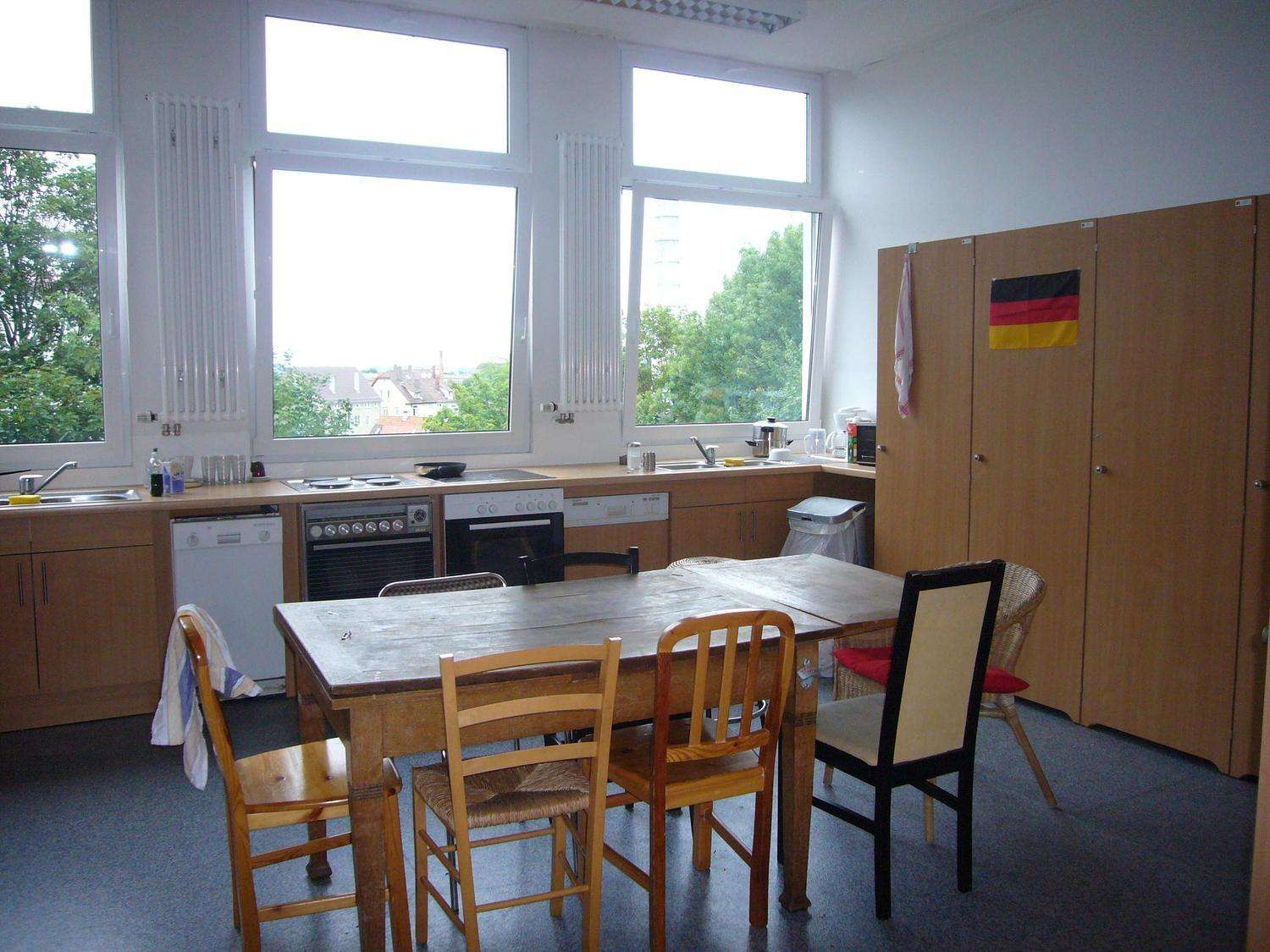 Detailansicht Gemeinschaftsküche der Immobilie NUR FÜR STUDENTEN: Zentrumsnahes Studentenzimmer in einem Studentenwohnheim in Reutlingen
