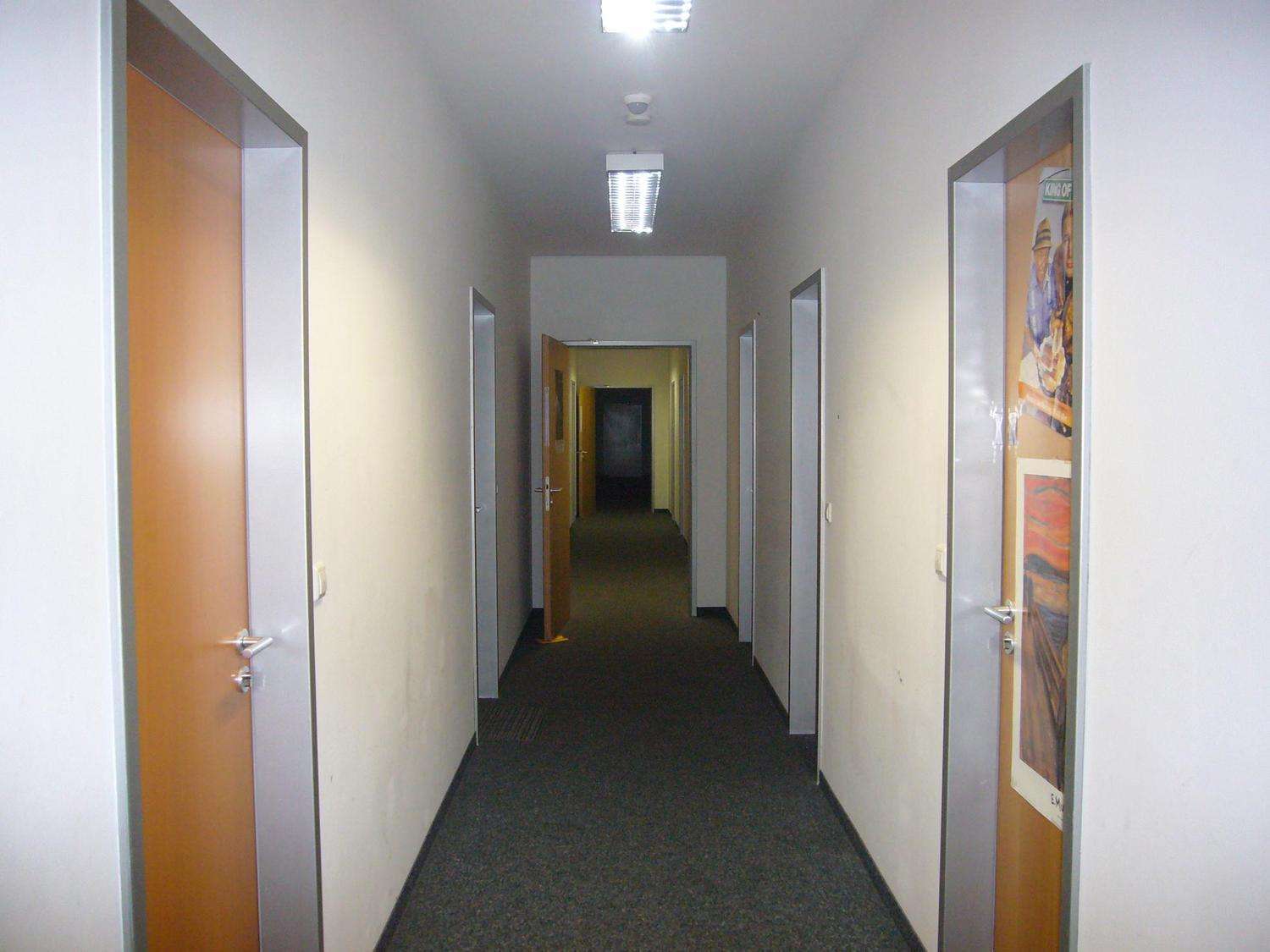 Detailansicht Flur zu den Zimmern der Immobilie NUR FÜR STUDENTEN: Zentrumsnahes Studentenzimmer in einem Studentenwohnheim in Reutlingen