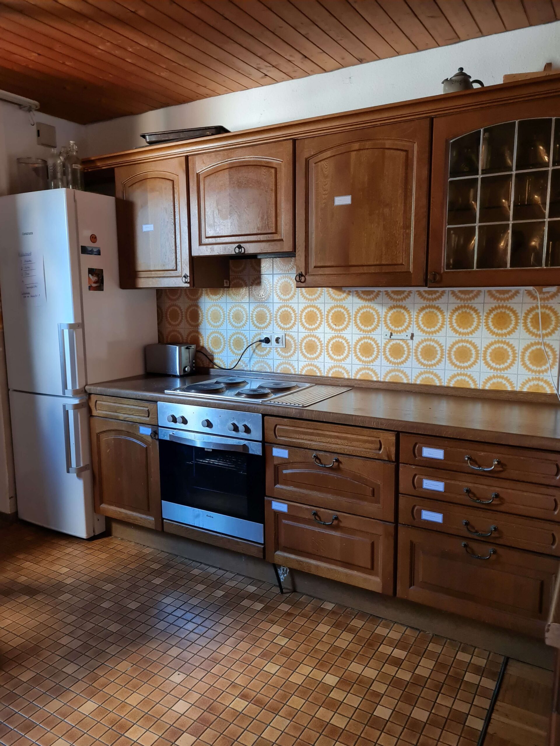 Detailansicht Gemeinschaftsküche der Immobilie Studentenzimmer in einem Wohnheim in Tübingen-Hirschau