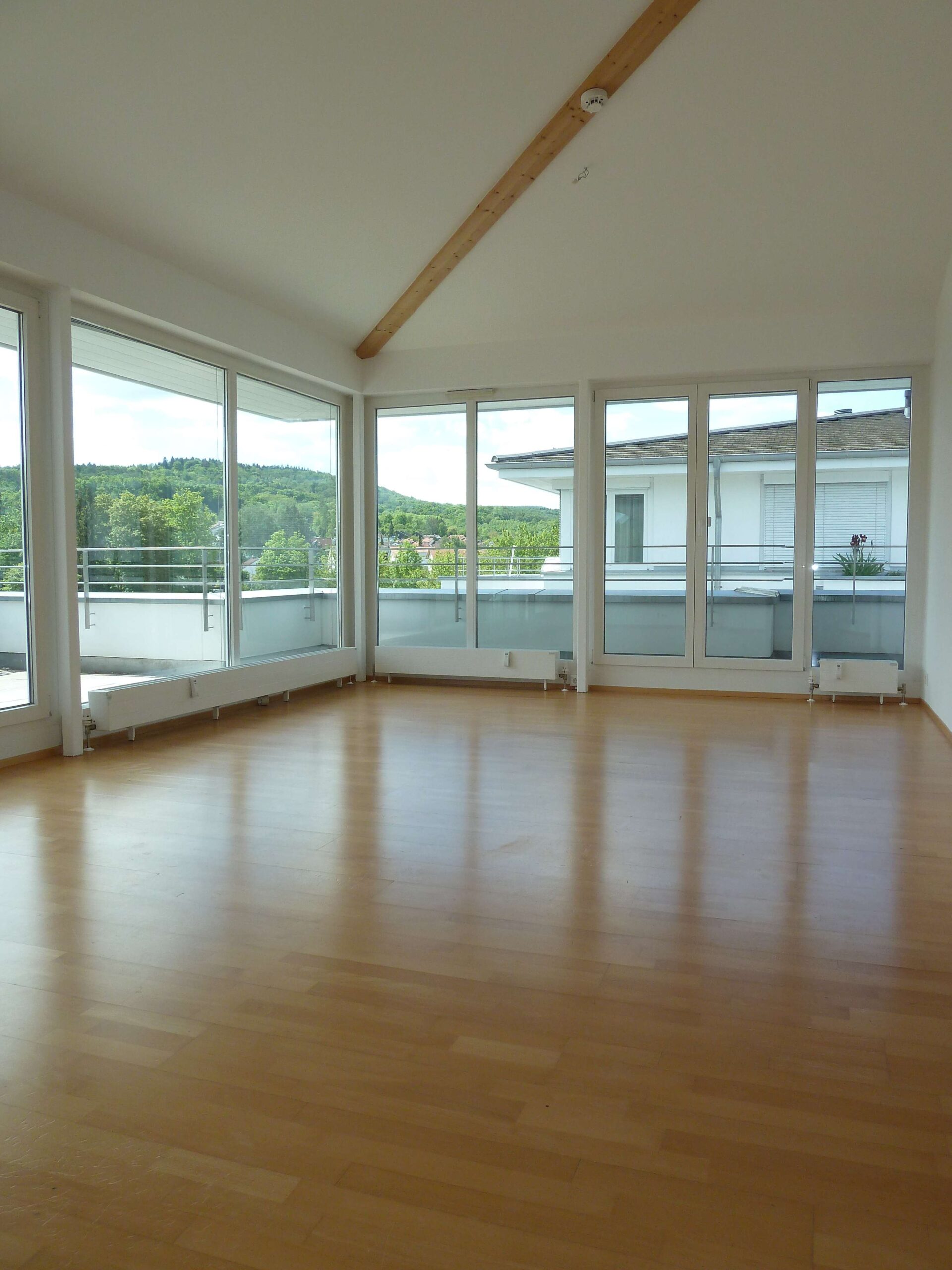 Detailansicht Wohnzimmer der Immobilie Sehr helle 3-Zimmer-Penthouse-Wohnung "Am Georgenberg"