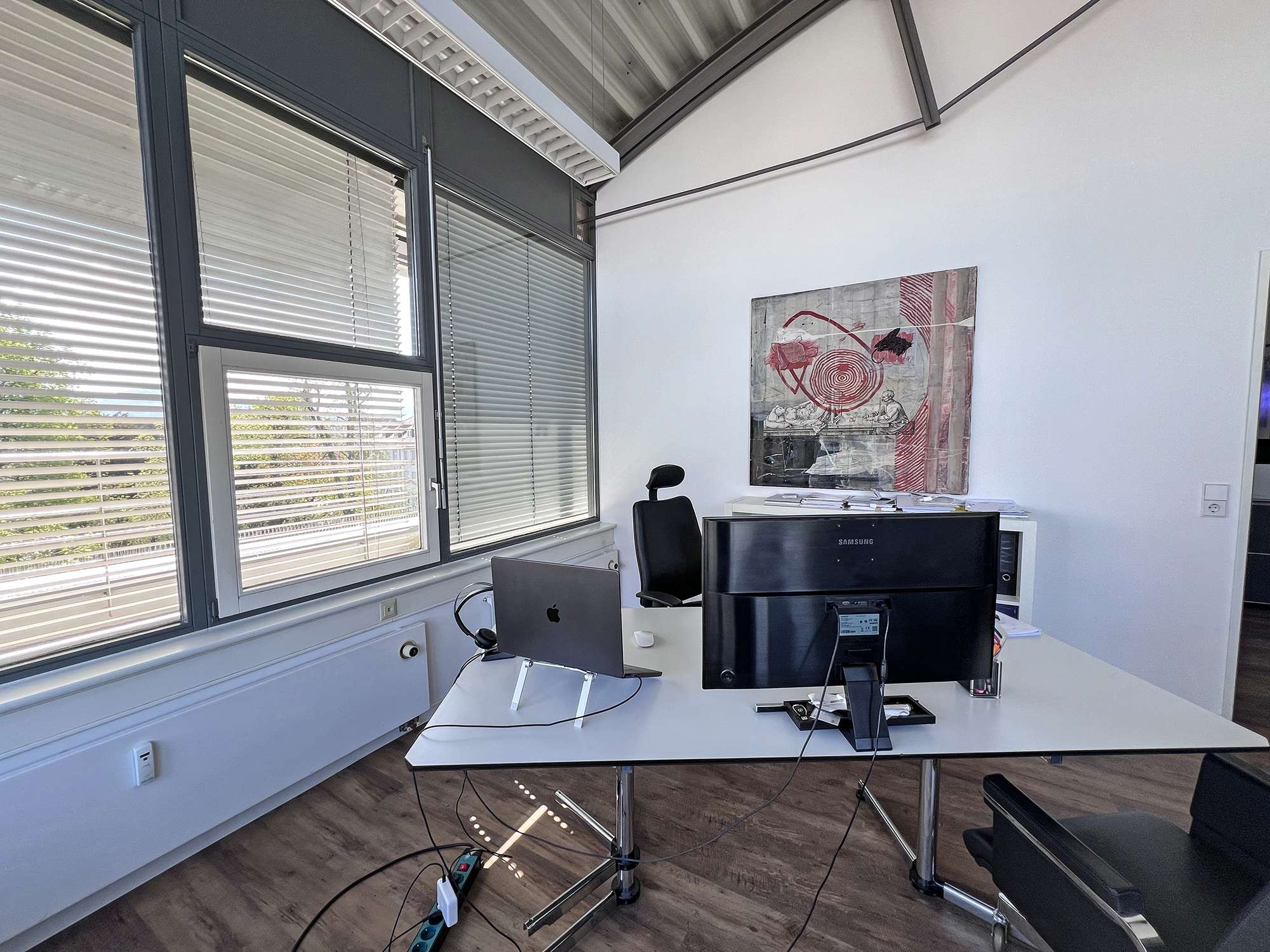 Detailansicht Eckbuero-Bahnhof der Immobilie Arbeiten über den Dächern von Reutlingen  (Büro- Praxis- Einheit)