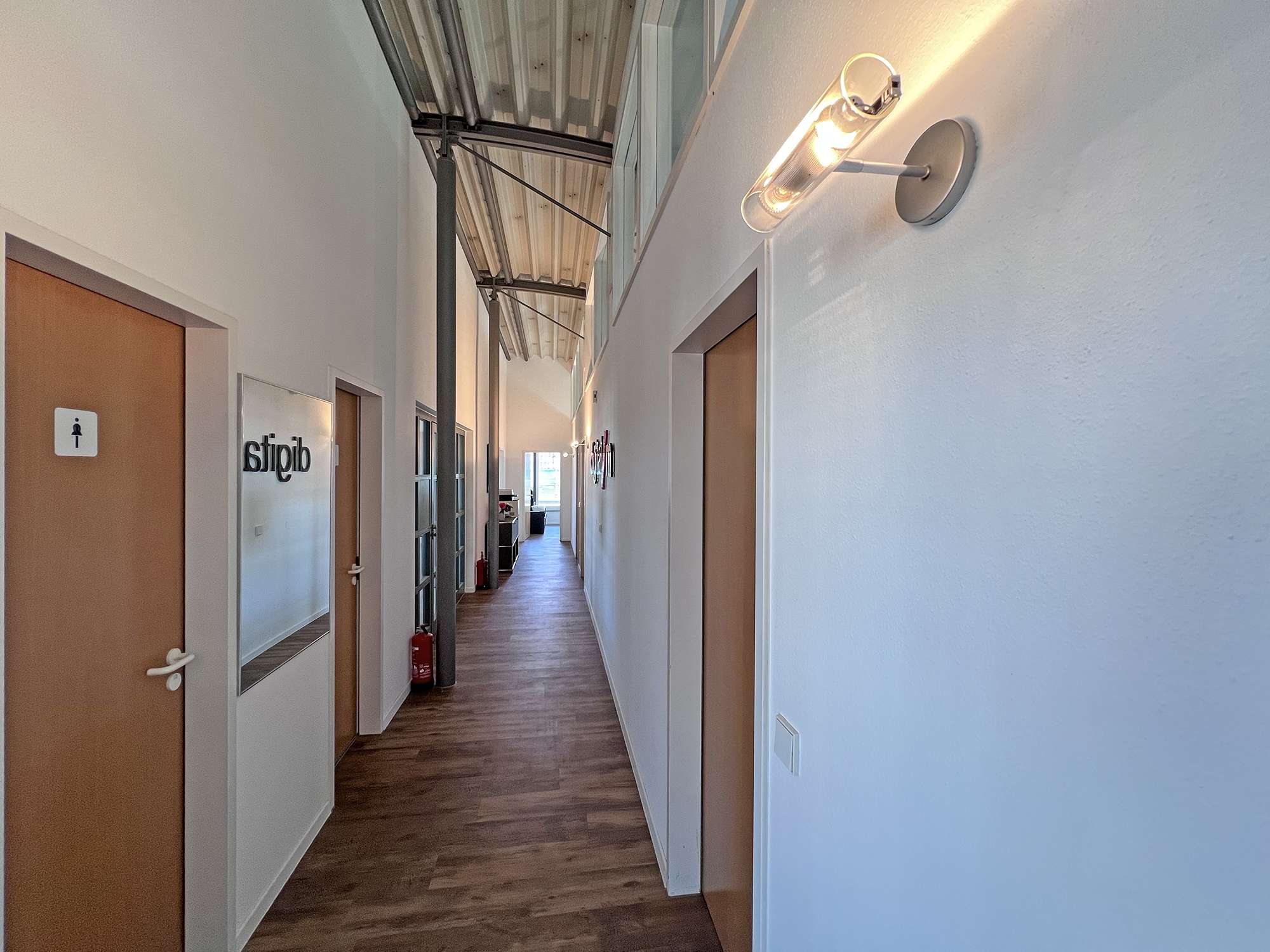 Detailansicht Flur-1 der Immobilie Arbeiten über den Dächern von Reutlingen  (Büro- Praxis- Einheit)