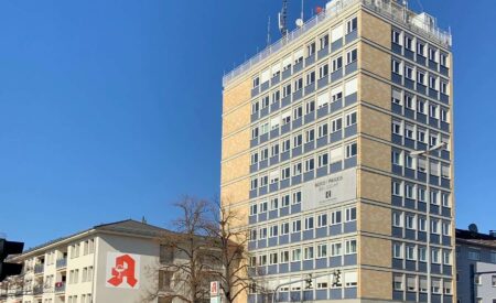 Detailansicht Außenansicht Eingang v der Immobilie Praxis-/Bürofläche in zentraler Lage im 7. OG