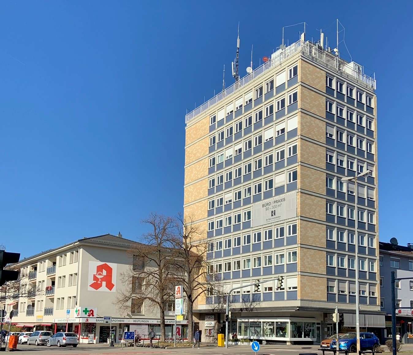 Detailansicht Außenansicht Eingang v der Immobilie Praxis-/Bürofläche in zentraler Lage im 7. OG