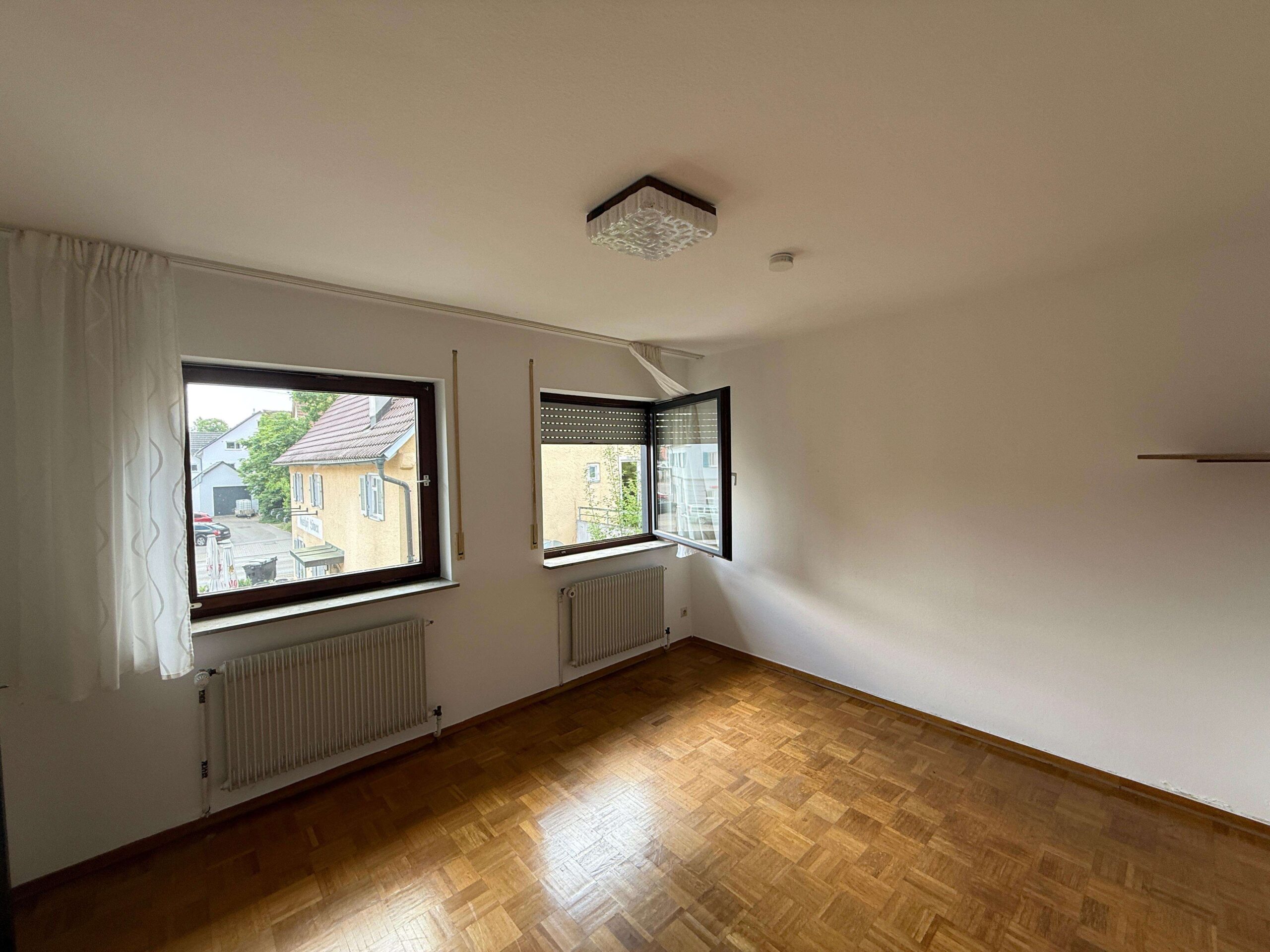 Detailansicht Wohnzimmer/Schlafzimmer der Immobilie Studentenzimmer in einem Wohnheim in Tübingen-Hirschau