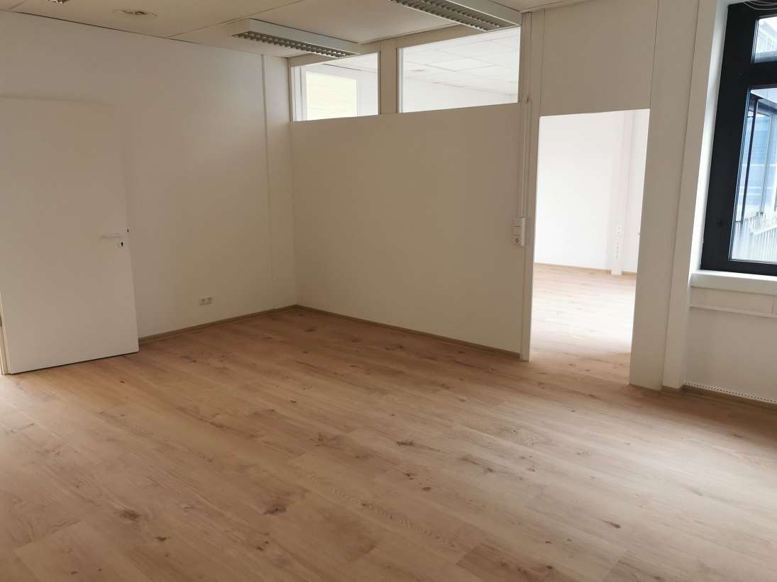 Detailansicht Eingangsbereich der Immobilie moderne Büro- Praxisflächen in zentraler Bestlage