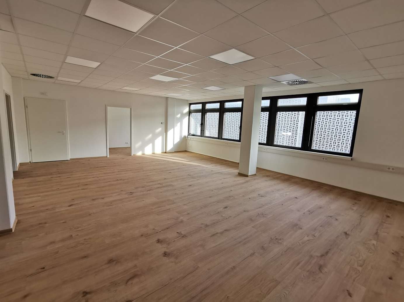 Detailansicht Schulungsraum der Immobilie moderne Büro- Praxisflächen in zentraler Bestlage