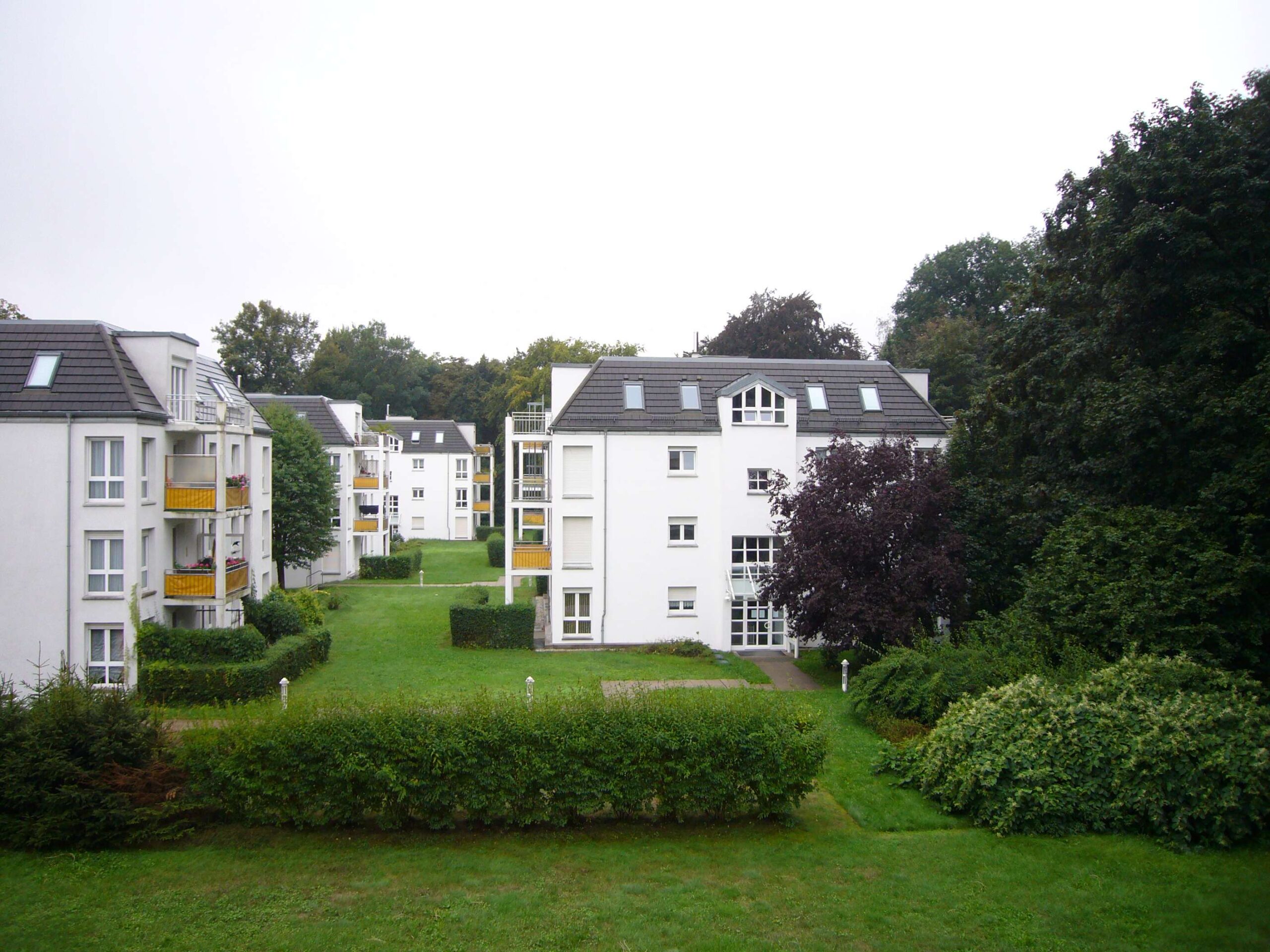 Detailansicht Wohnanlage der Immobilie Helle und gemütliche  1-Zimmer-Wohnung am Stadtpark in Chemnitz - Uninah gelegen