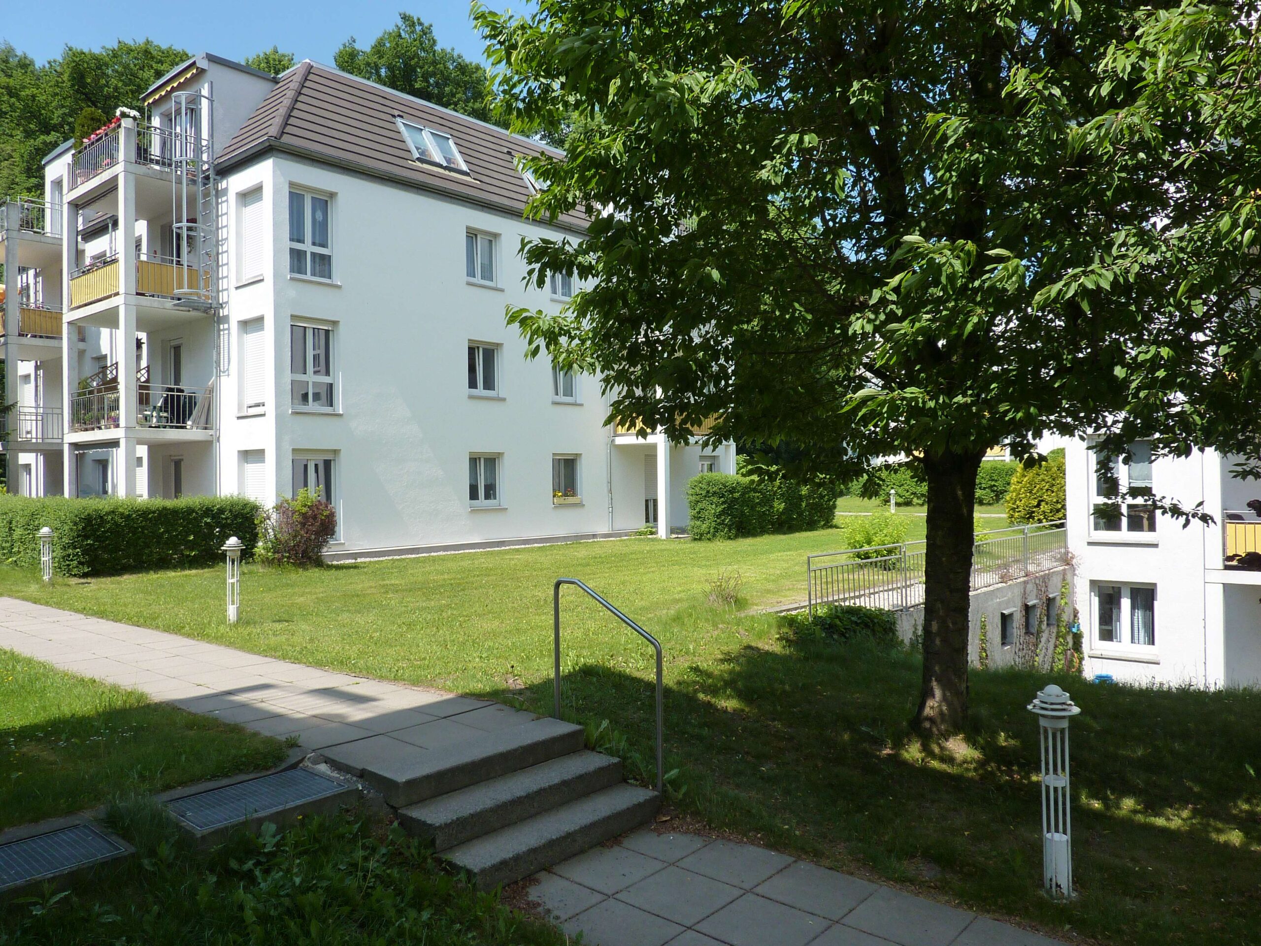 Detailansicht Wohnanlage der Immobilie Helle und gemütliche  1-Zimmer-Wohnung am Stadtpark in Chemnitz - Uninah gelegen