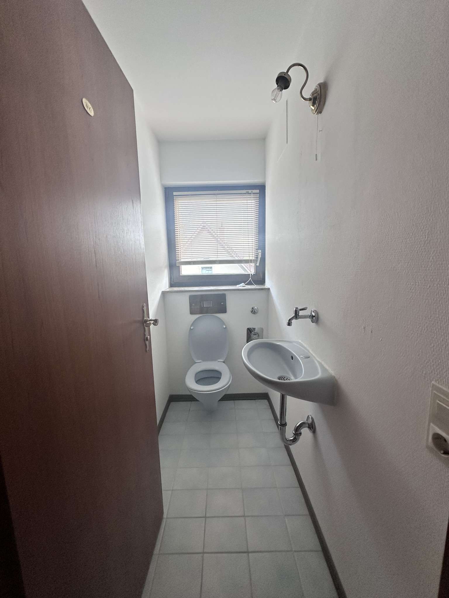 Detailansicht Gäste-WC der Immobilie Ruhig gelegene 3,5-Zimmer-Maisonettewohnung in Tübingen