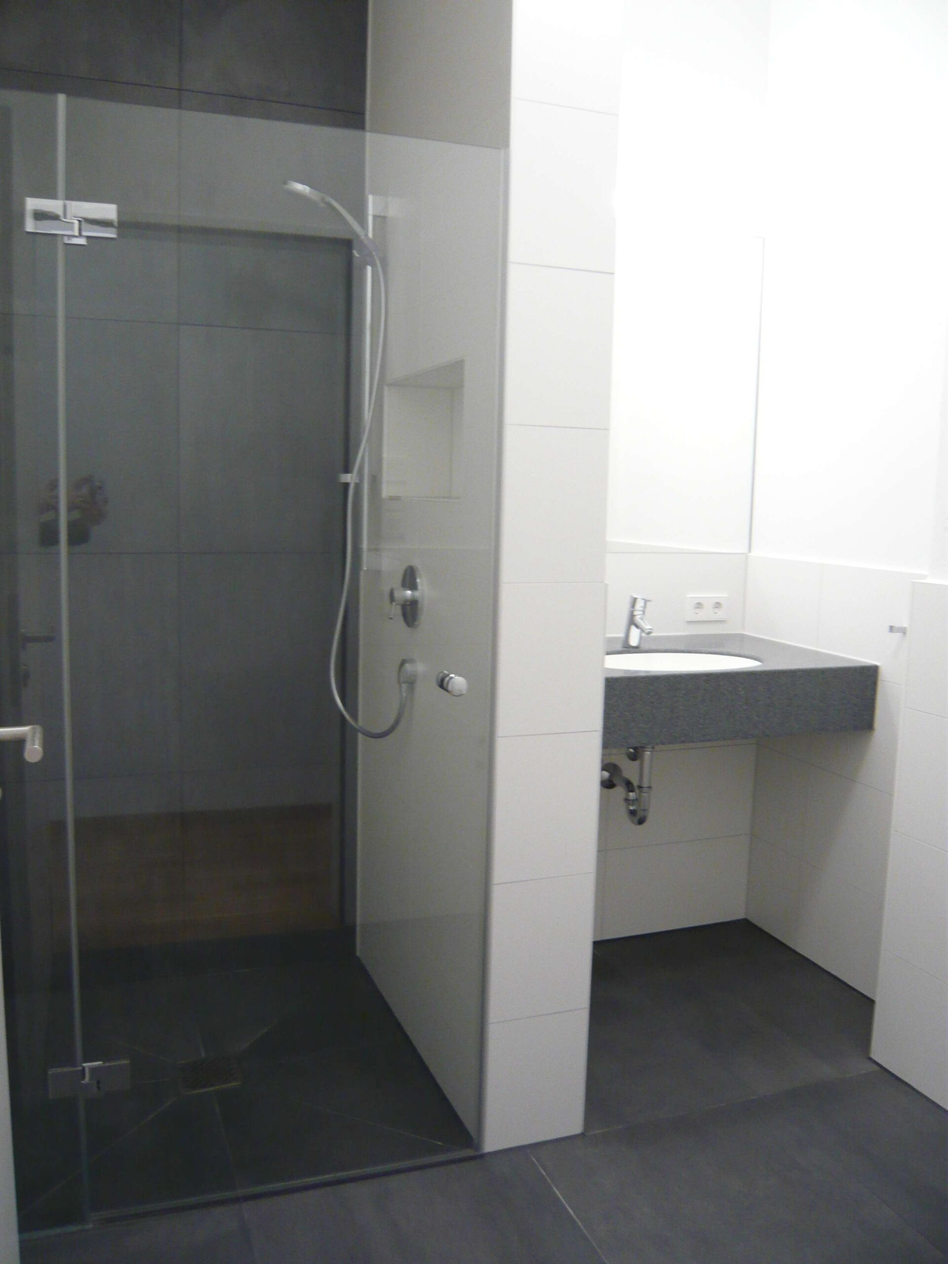 Detailansicht Gemeinschaftsbad der Immobilie STUDENTEN AUFGEPASST! Schönes WG Zimmer zu vermieten!