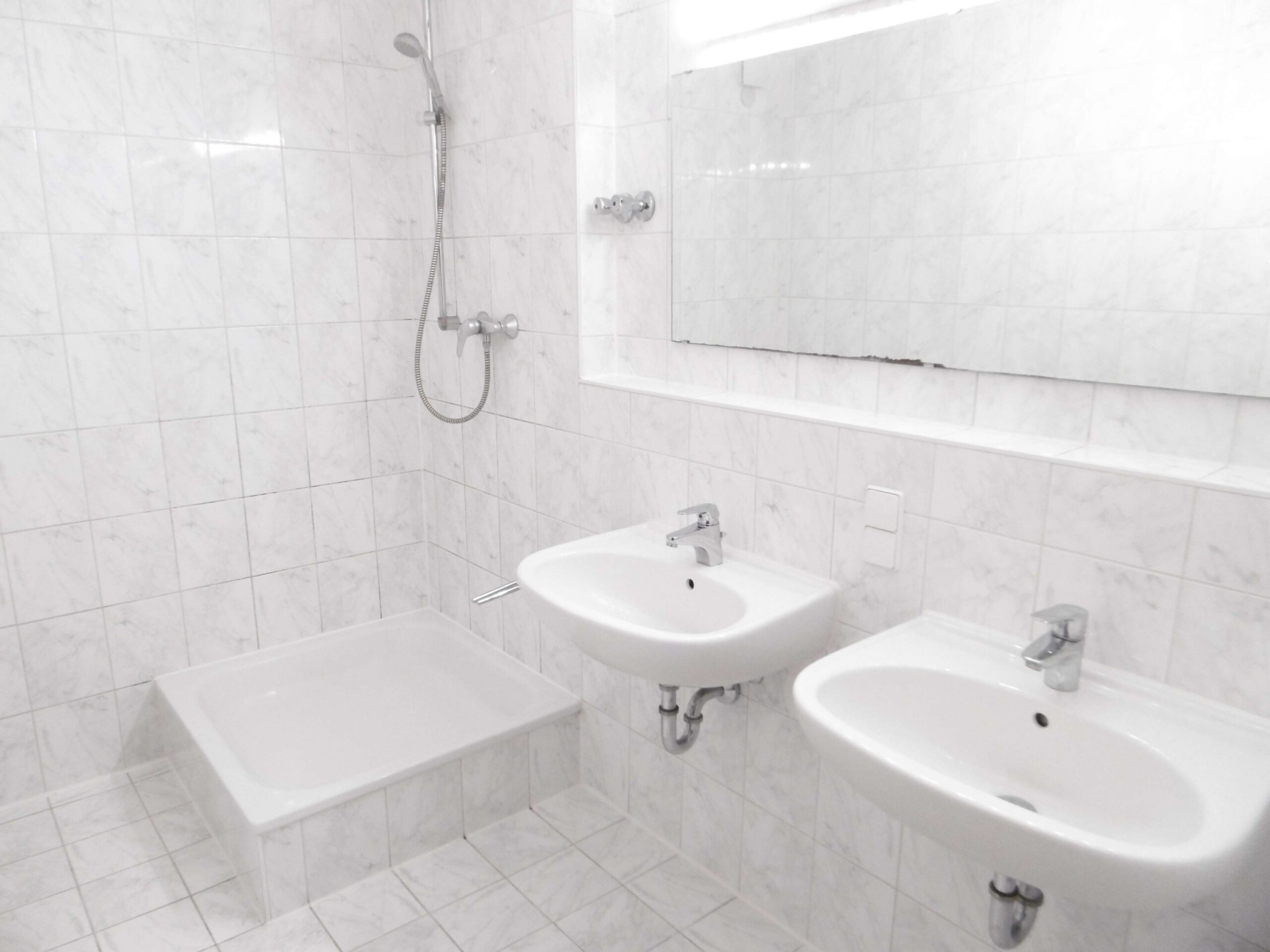 Detailansicht Badezimmer  der Immobilie WG-geeignete 2,5-Zimmer-Wohnung in Reutlingen
