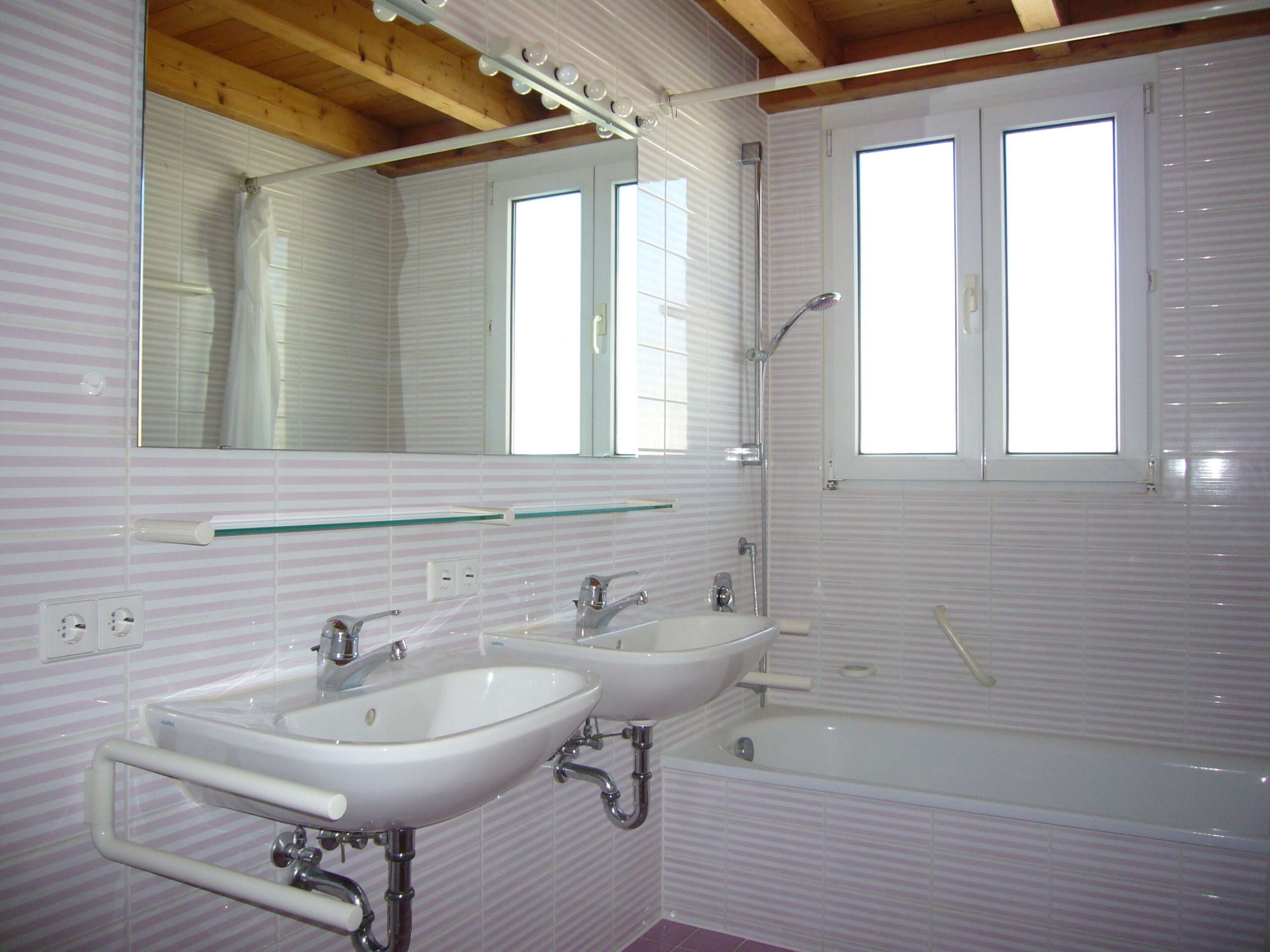 Detailansicht Badezimmer der Immobilie 2-Zimmer-Studiowohnung am Fuße des Georgenberges in Reutlingen