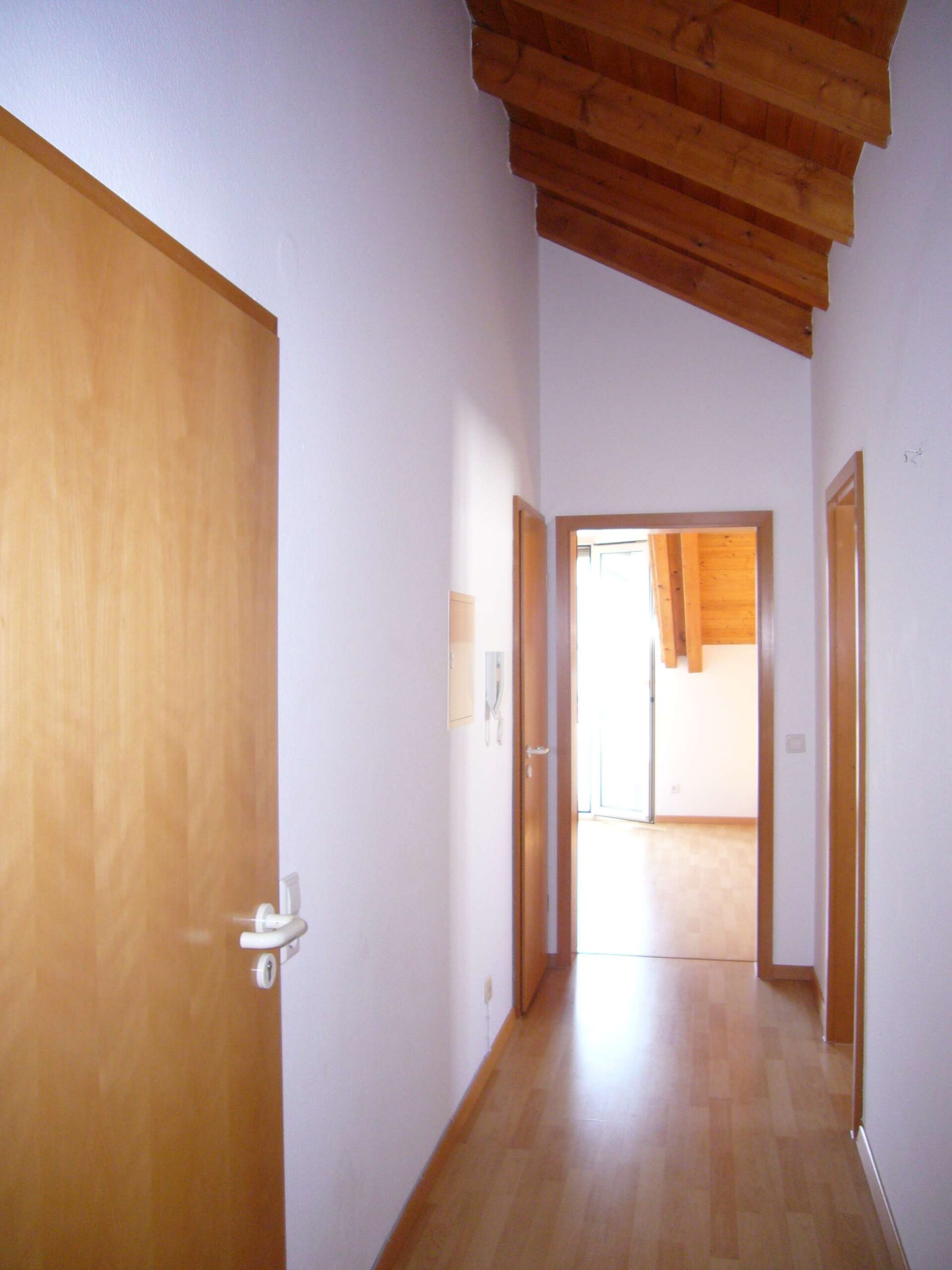 Detailansicht Flur der Immobilie 2-Zimmer-Studiowohnung am Fuße des Georgenberges in Reutlingen